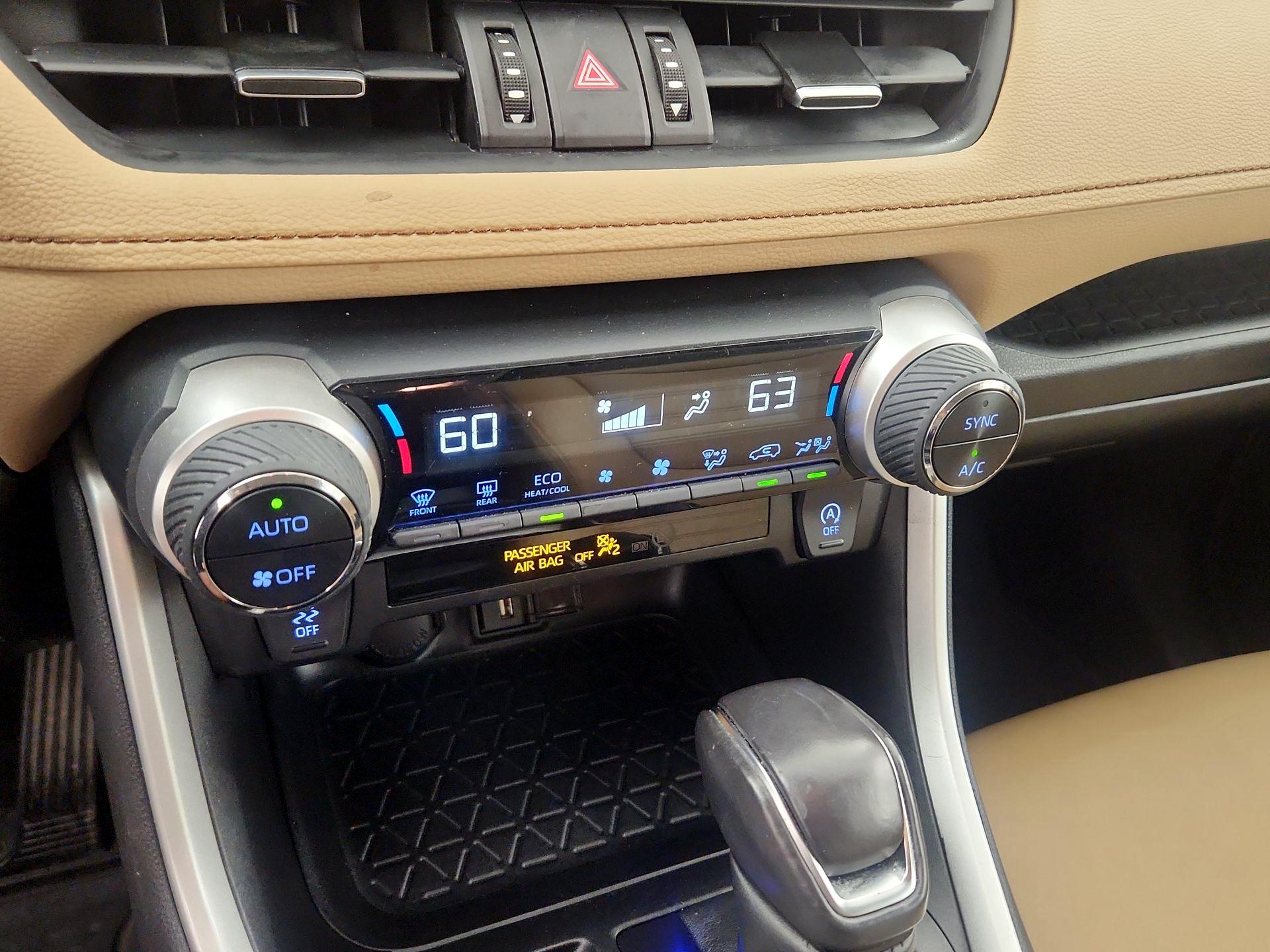 Thumbnail: 2021 Toyota RAV4 - 16