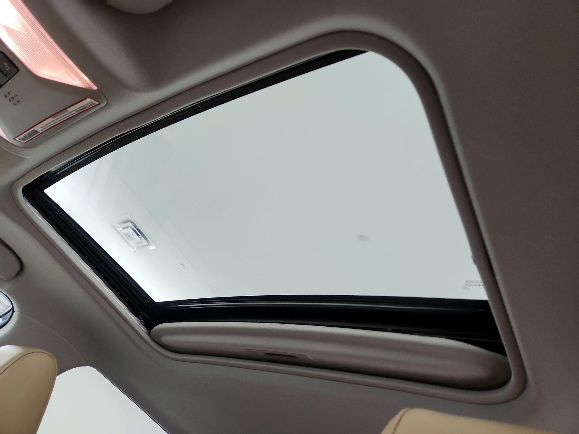 Thumbnail: 2021 Toyota RAV4 - 19