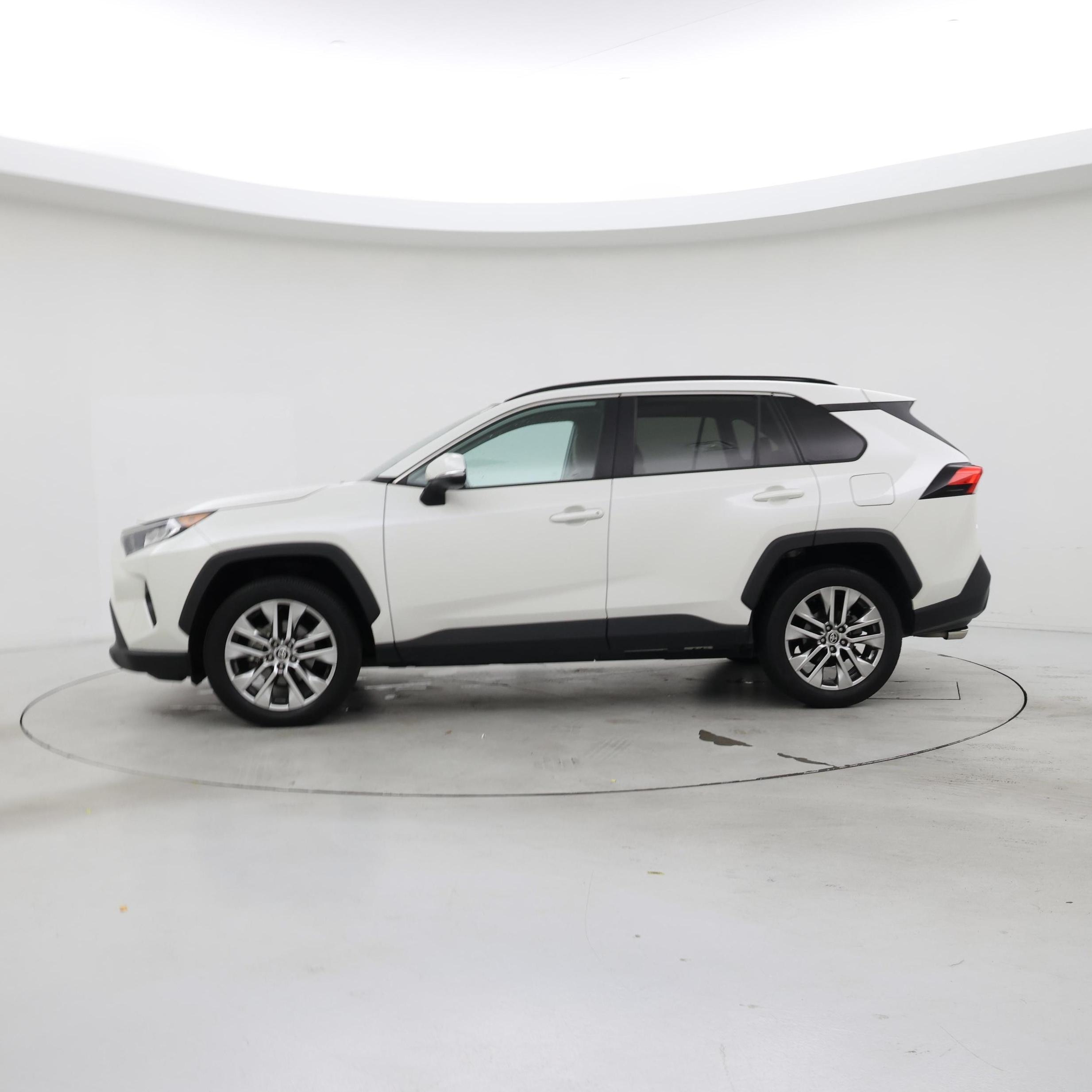 Thumbnail: 2021 Toyota RAV4 - 3