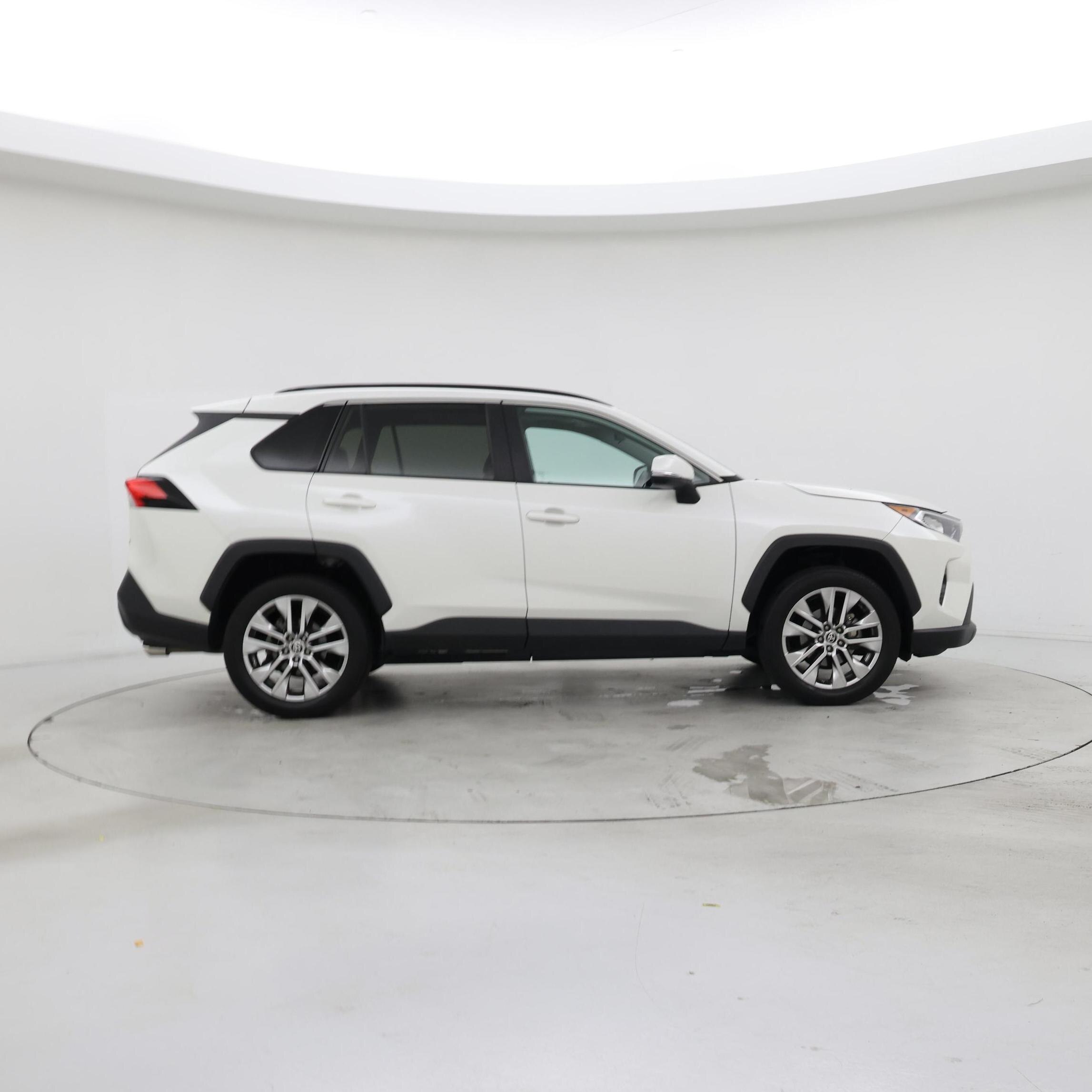 Thumbnail: 2021 Toyota RAV4 - 7