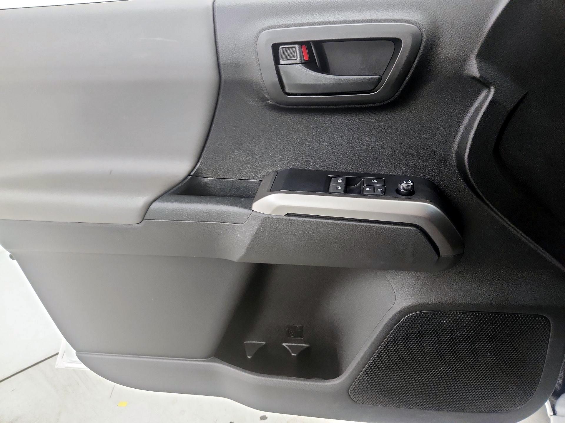 Thumbnail: 2021 Toyota Tacoma - 12