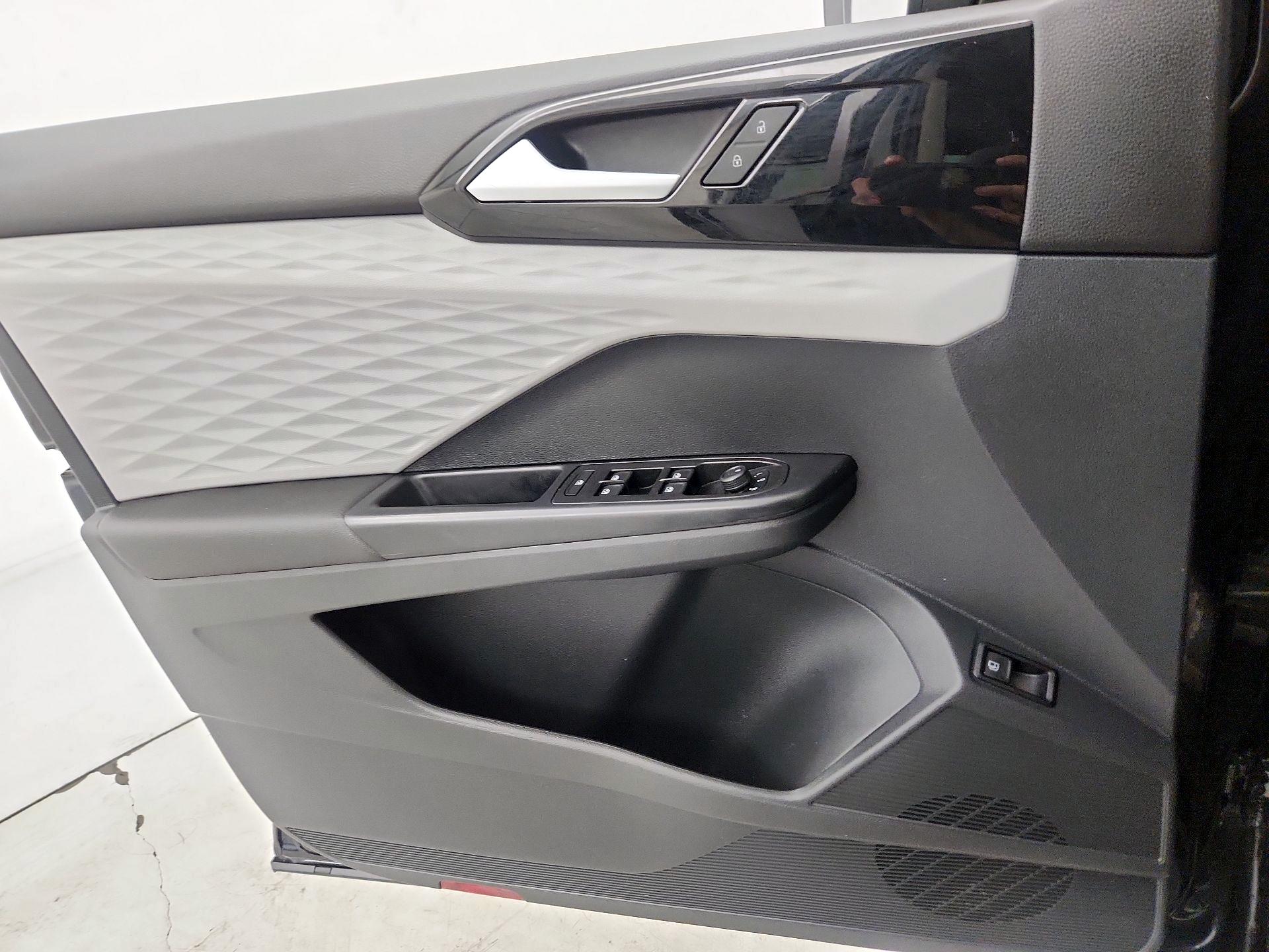 Thumbnail: 2023 Volkswagen Taos - 12