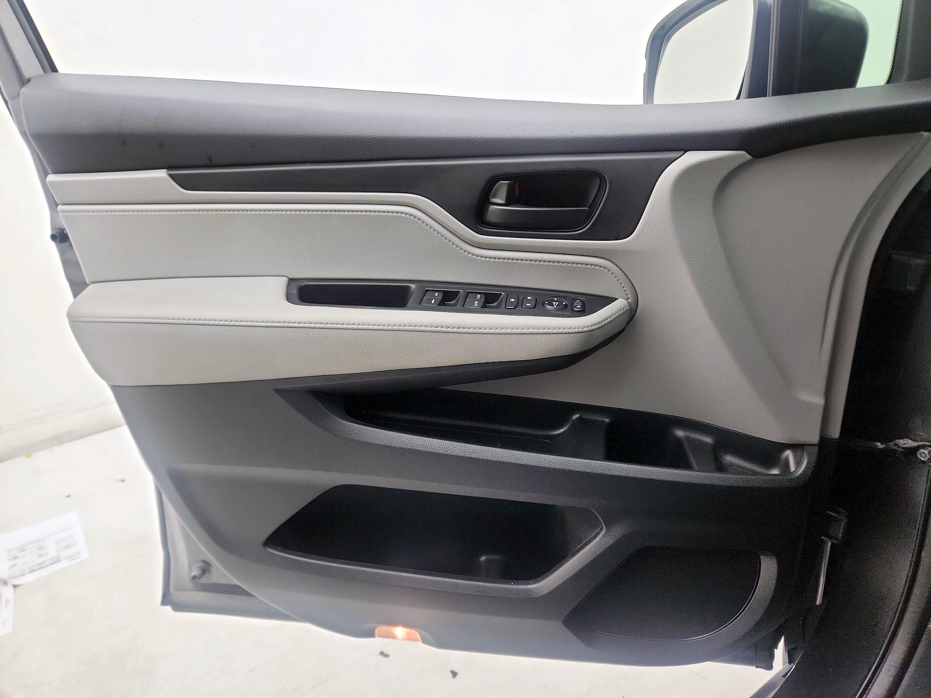 Thumbnail: 2019 Honda Odyssey - 12