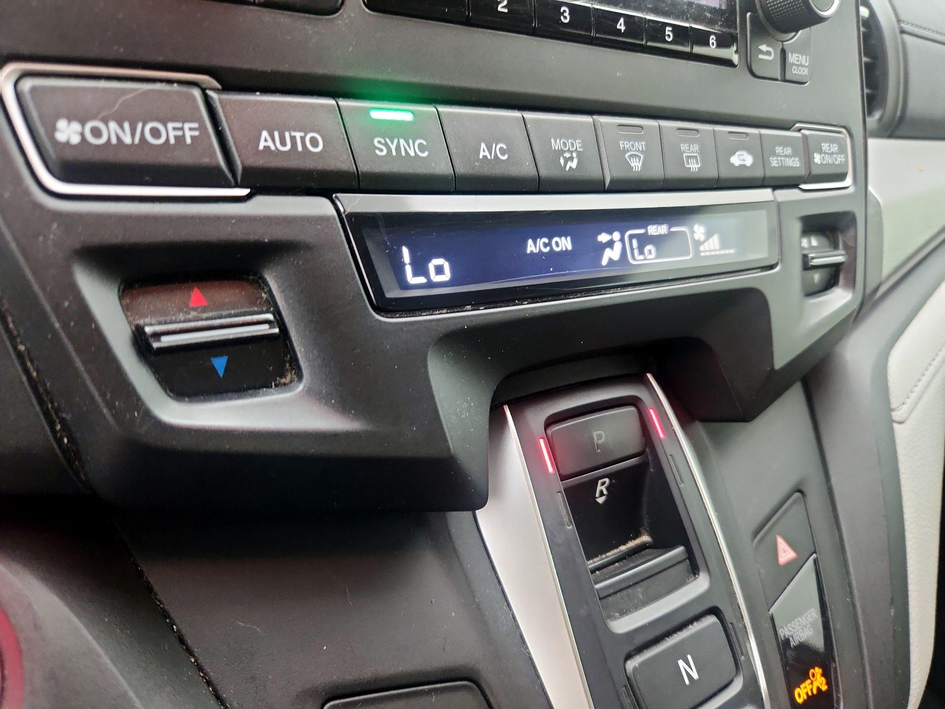 Thumbnail: 2019 Honda Odyssey - 16