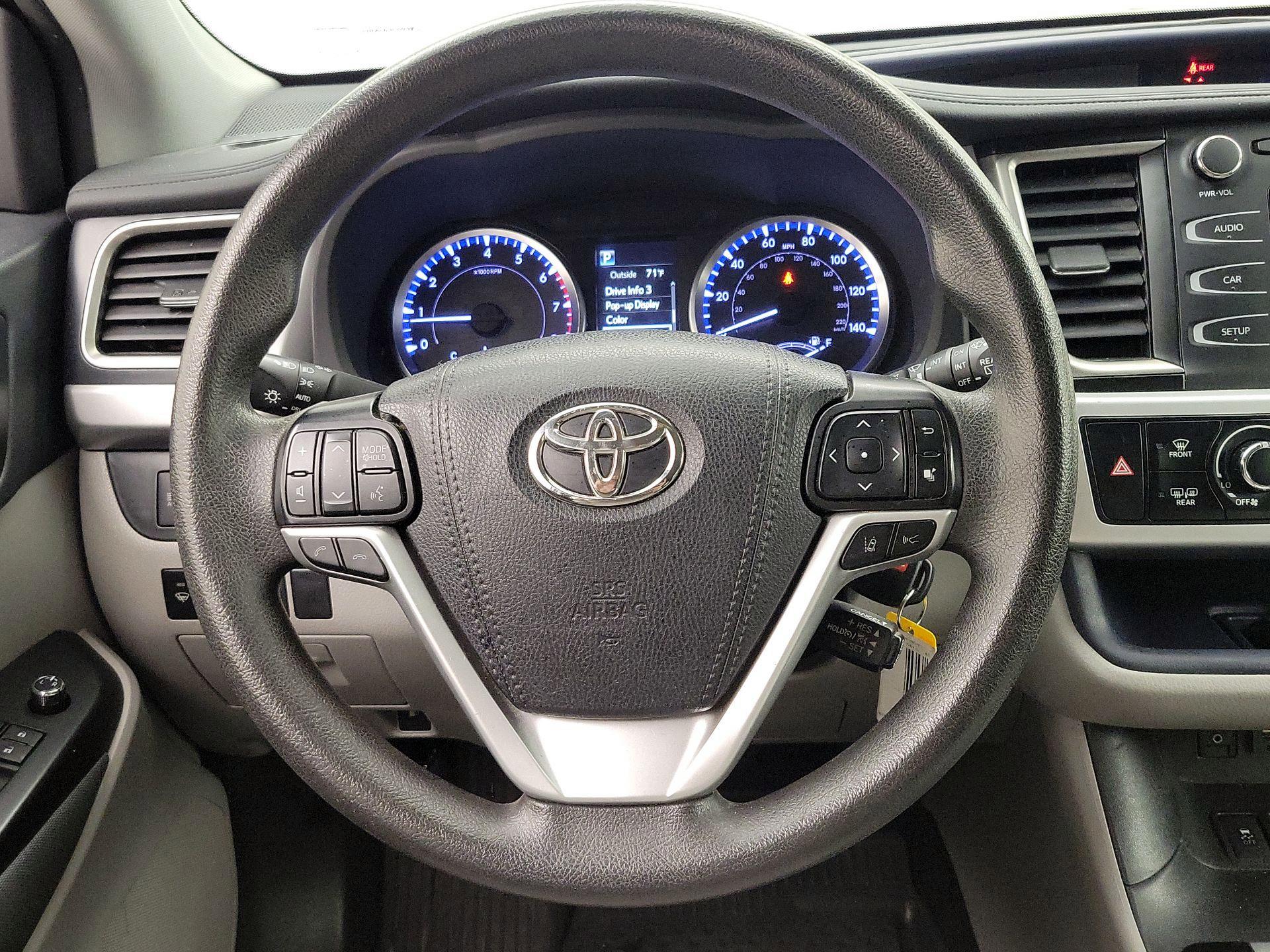 Thumbnail: 2019 Toyota Highlander - 10