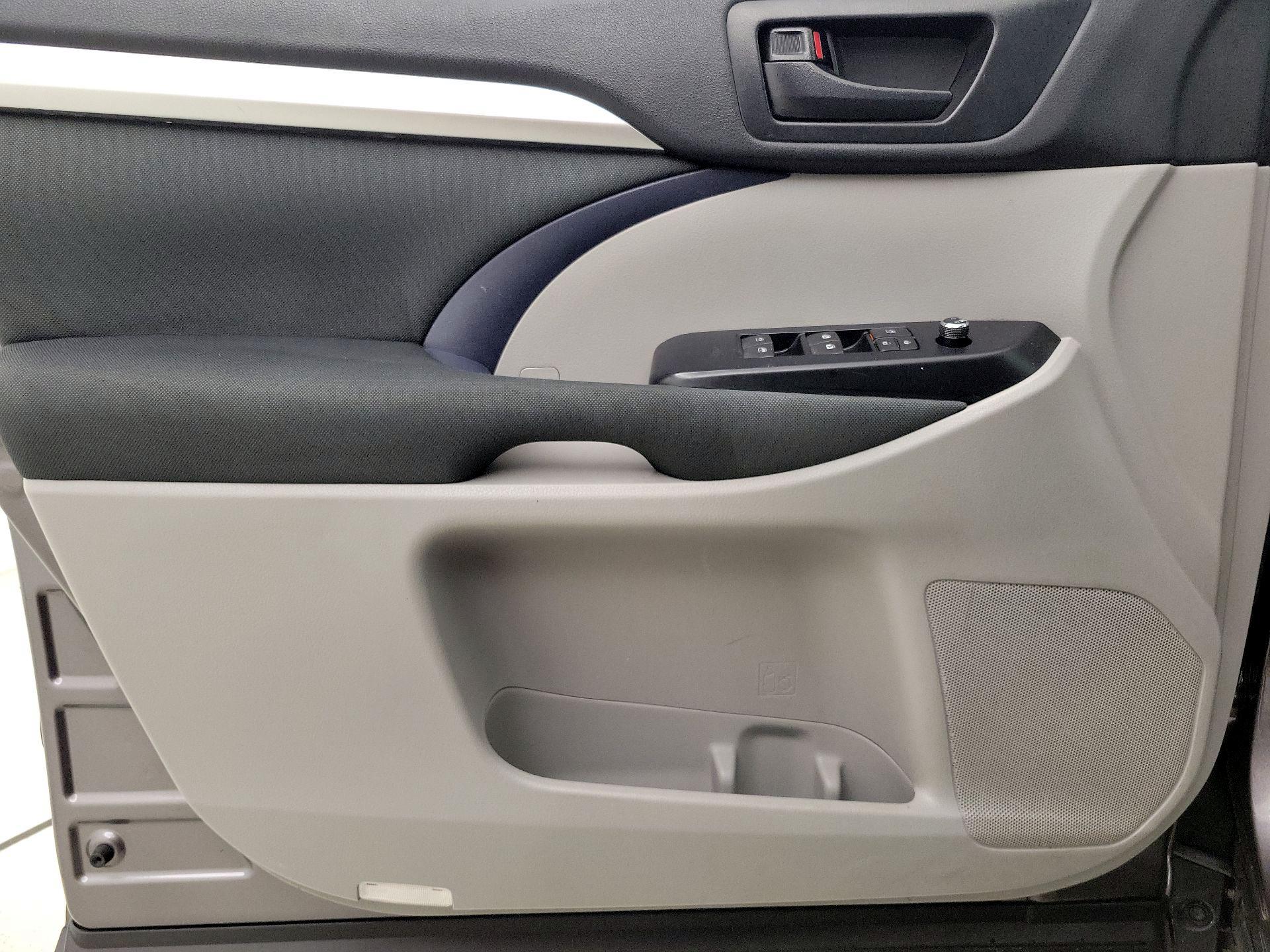 Thumbnail: 2019 Toyota Highlander - 12