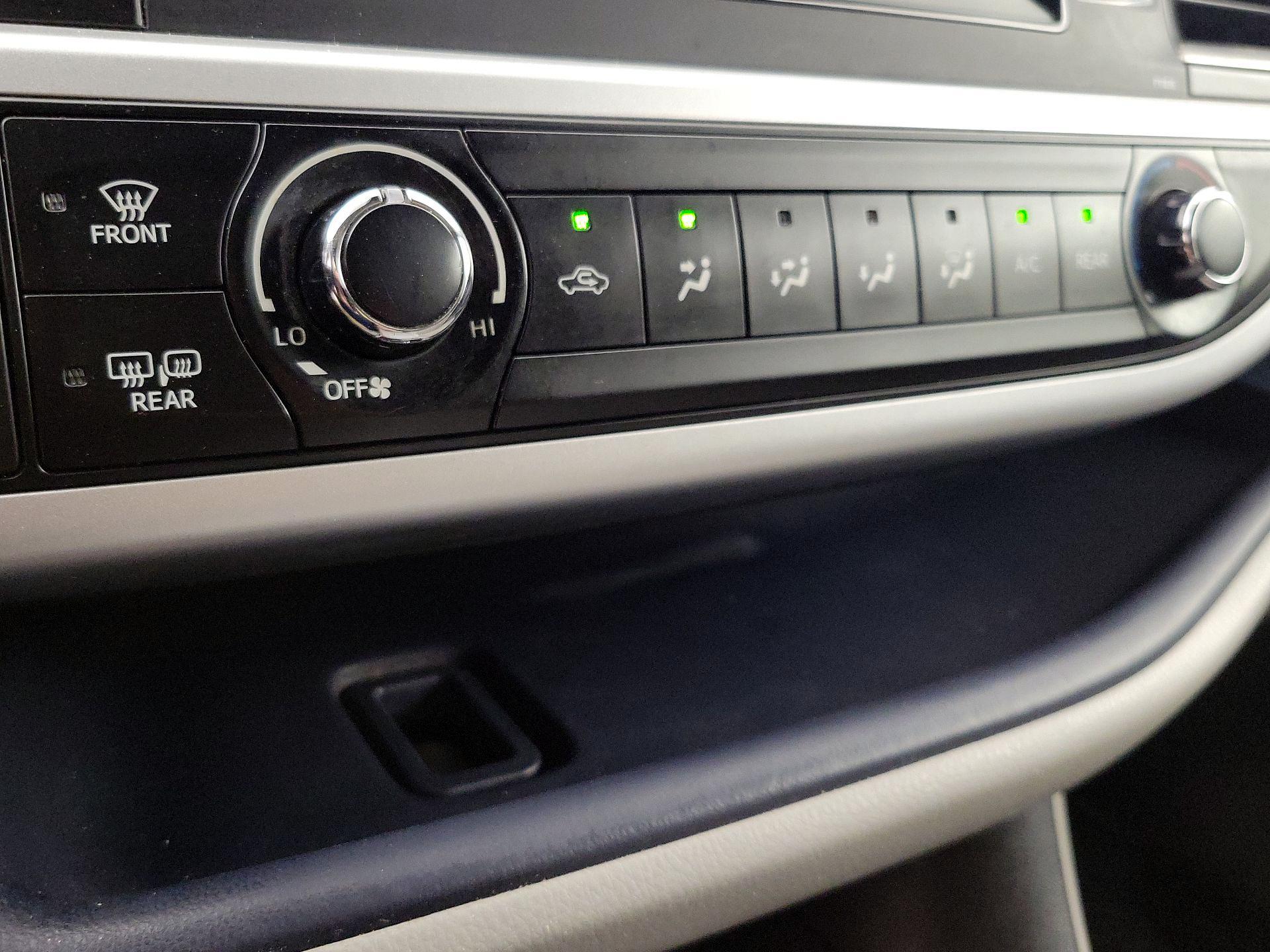 Thumbnail: 2019 Toyota Highlander - 16