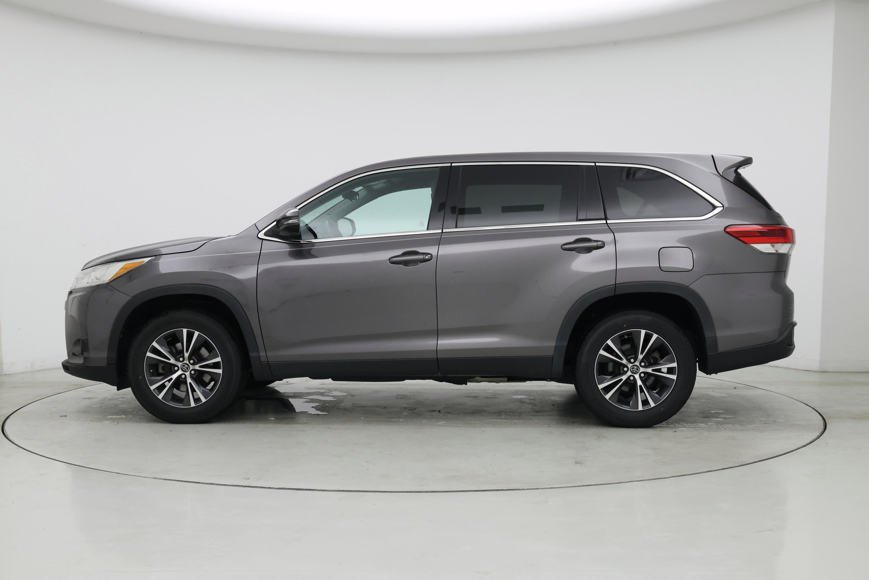 Thumbnail: 2019 Toyota Highlander - 3
