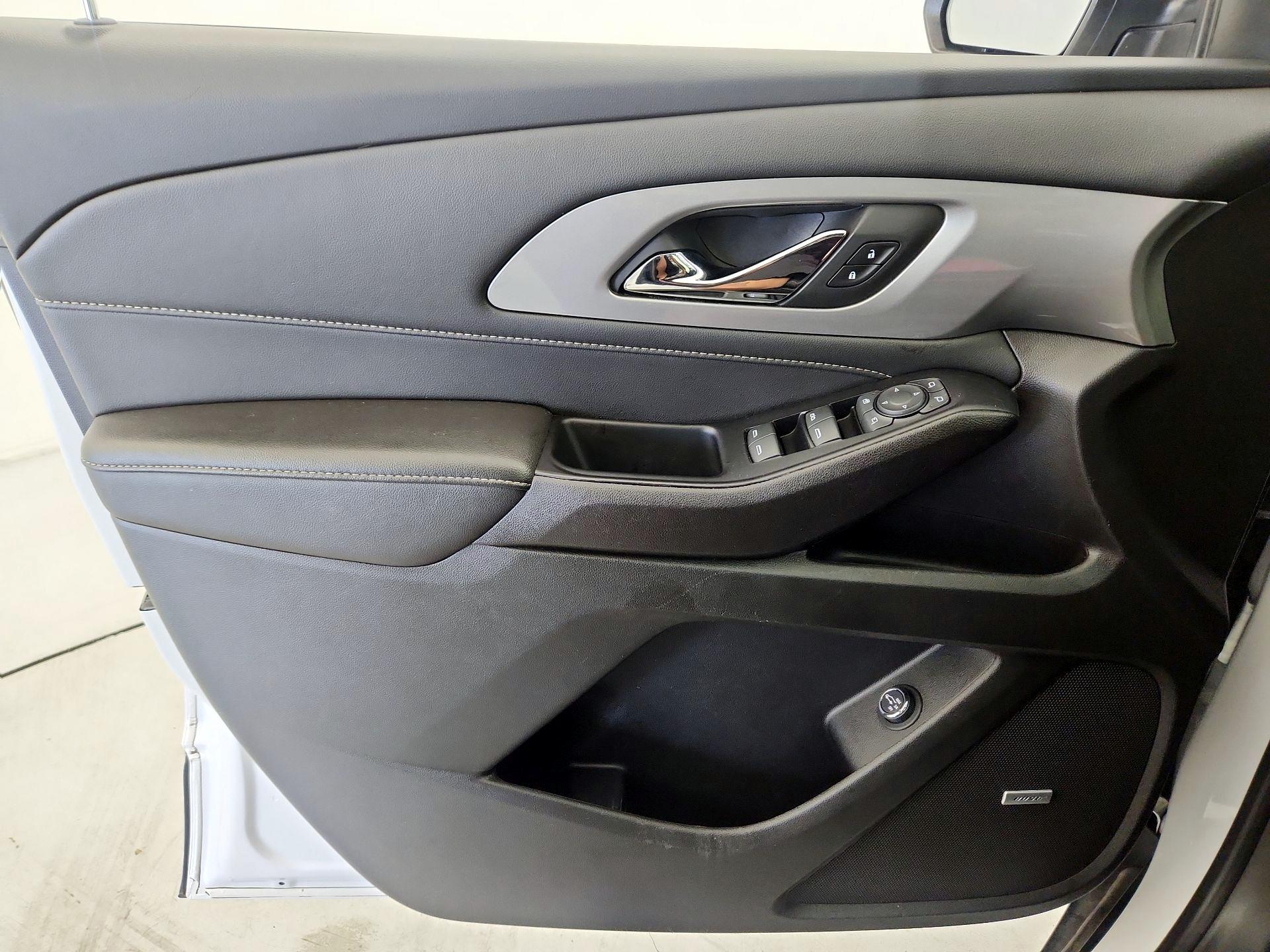 Thumbnail: 2023 Chevrolet Traverse - 12
