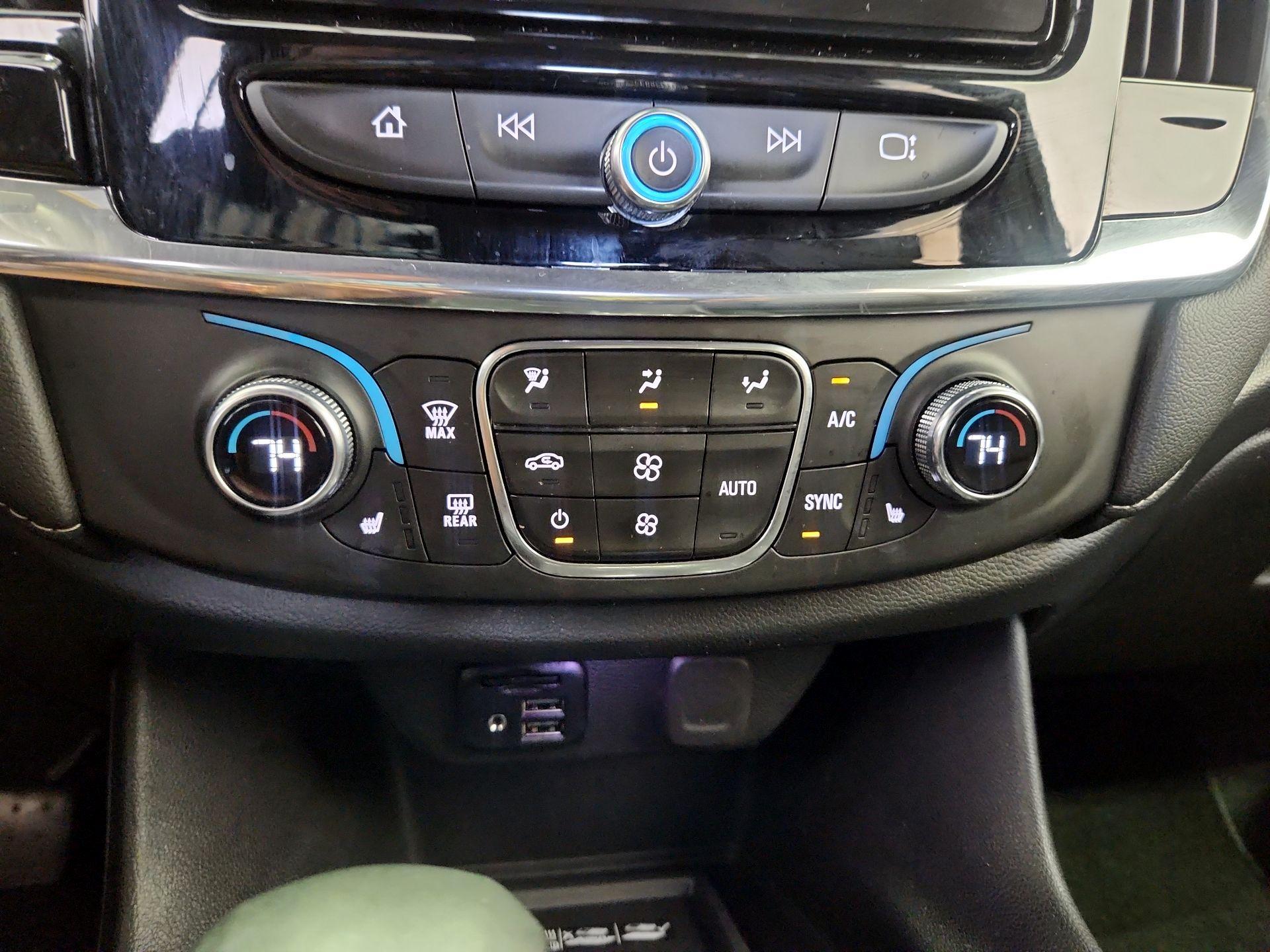 Thumbnail: 2023 Chevrolet Traverse - 16