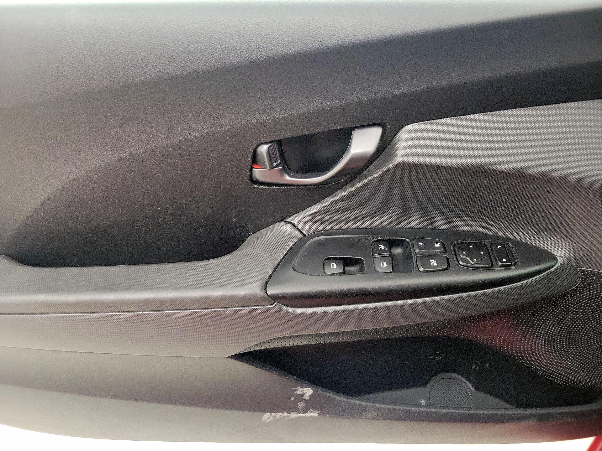 Thumbnail: 2019 Hyundai Veloster - 12