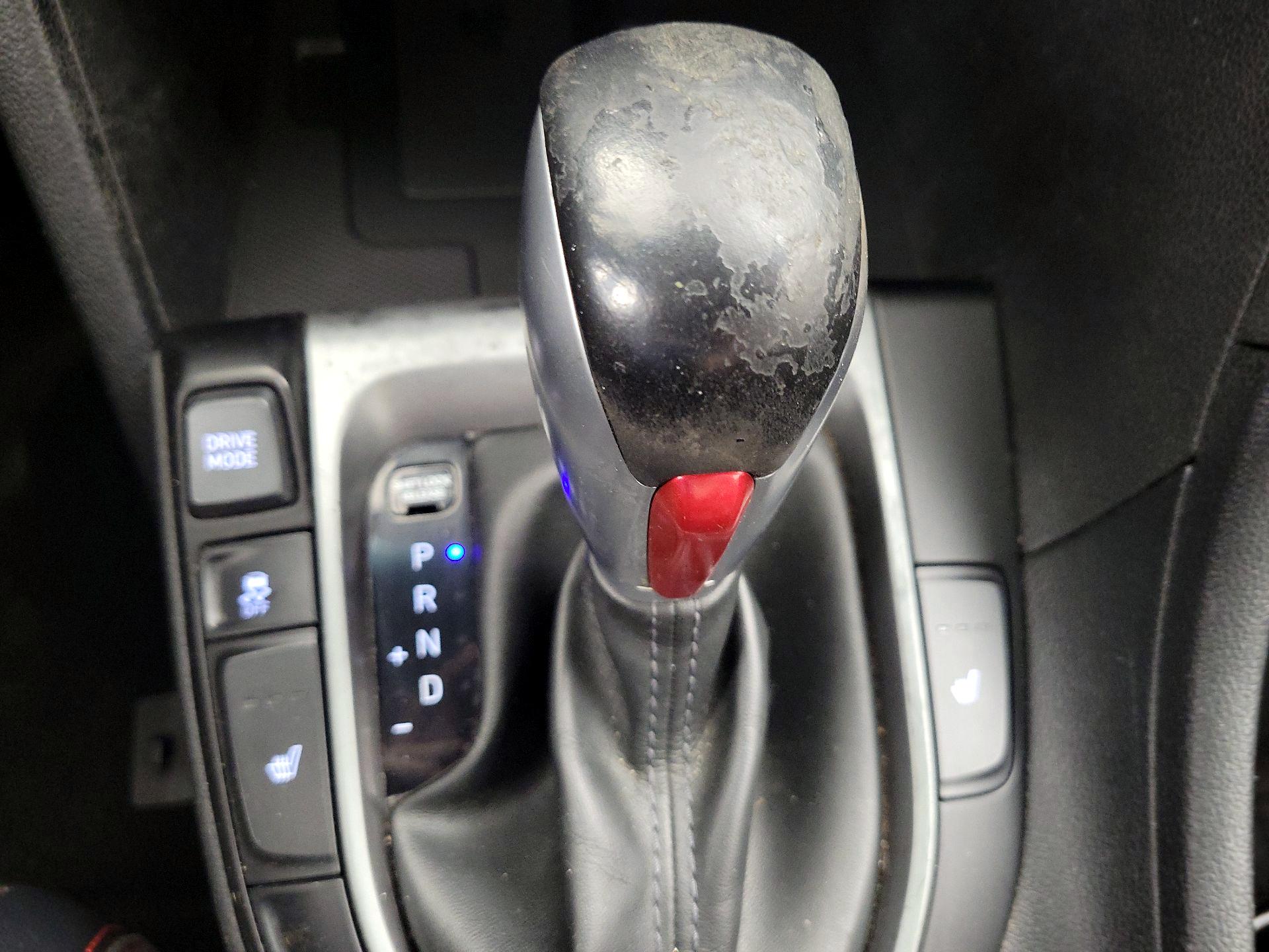 Thumbnail: 2019 Hyundai Veloster - 17