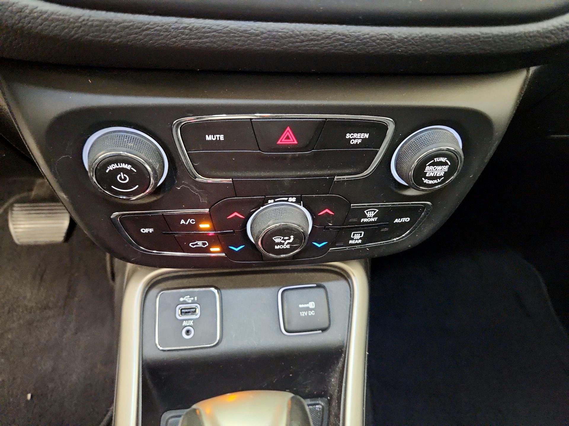 Thumbnail: 2020 Jeep Compass - 16