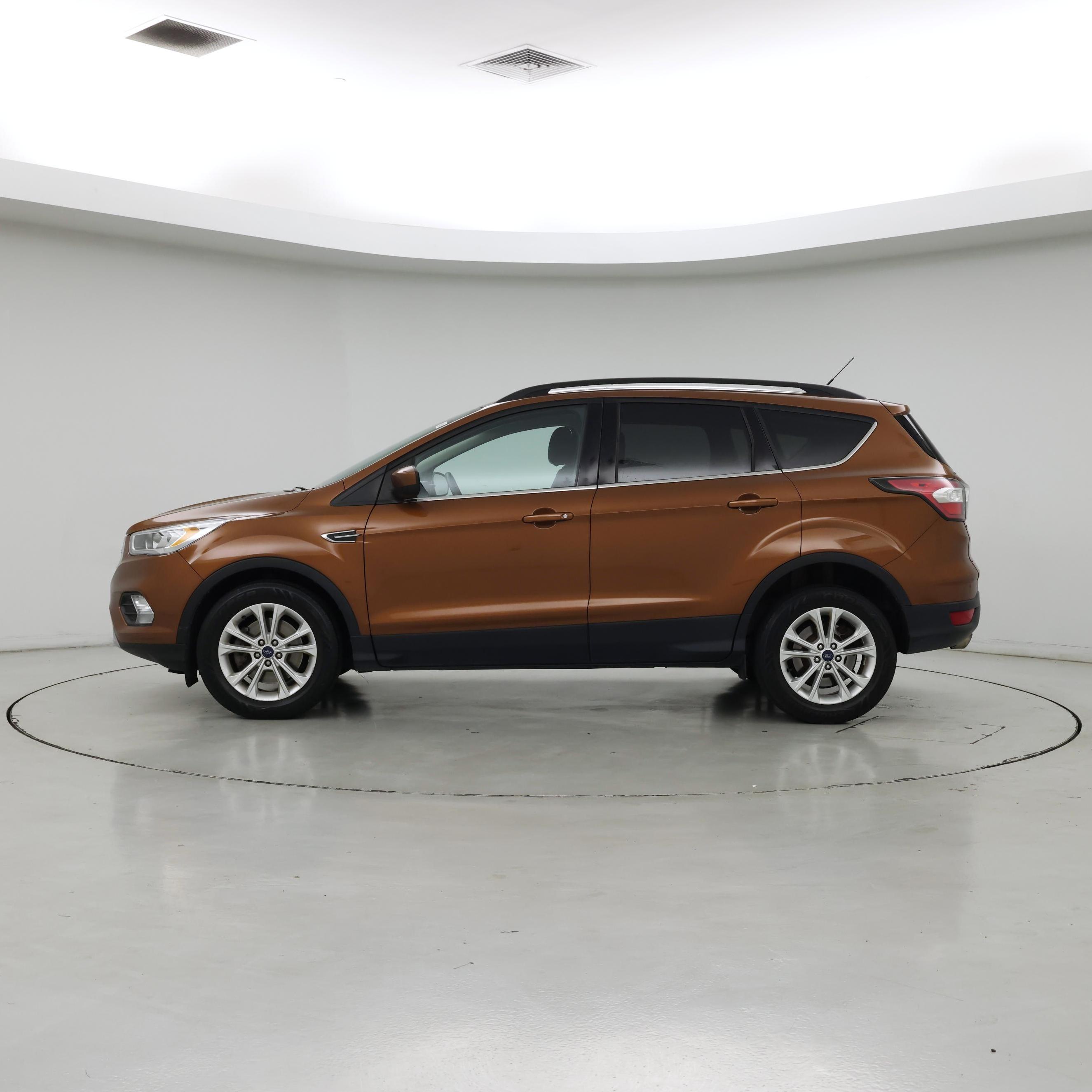 Thumbnail: 2017 Ford Escape - 3