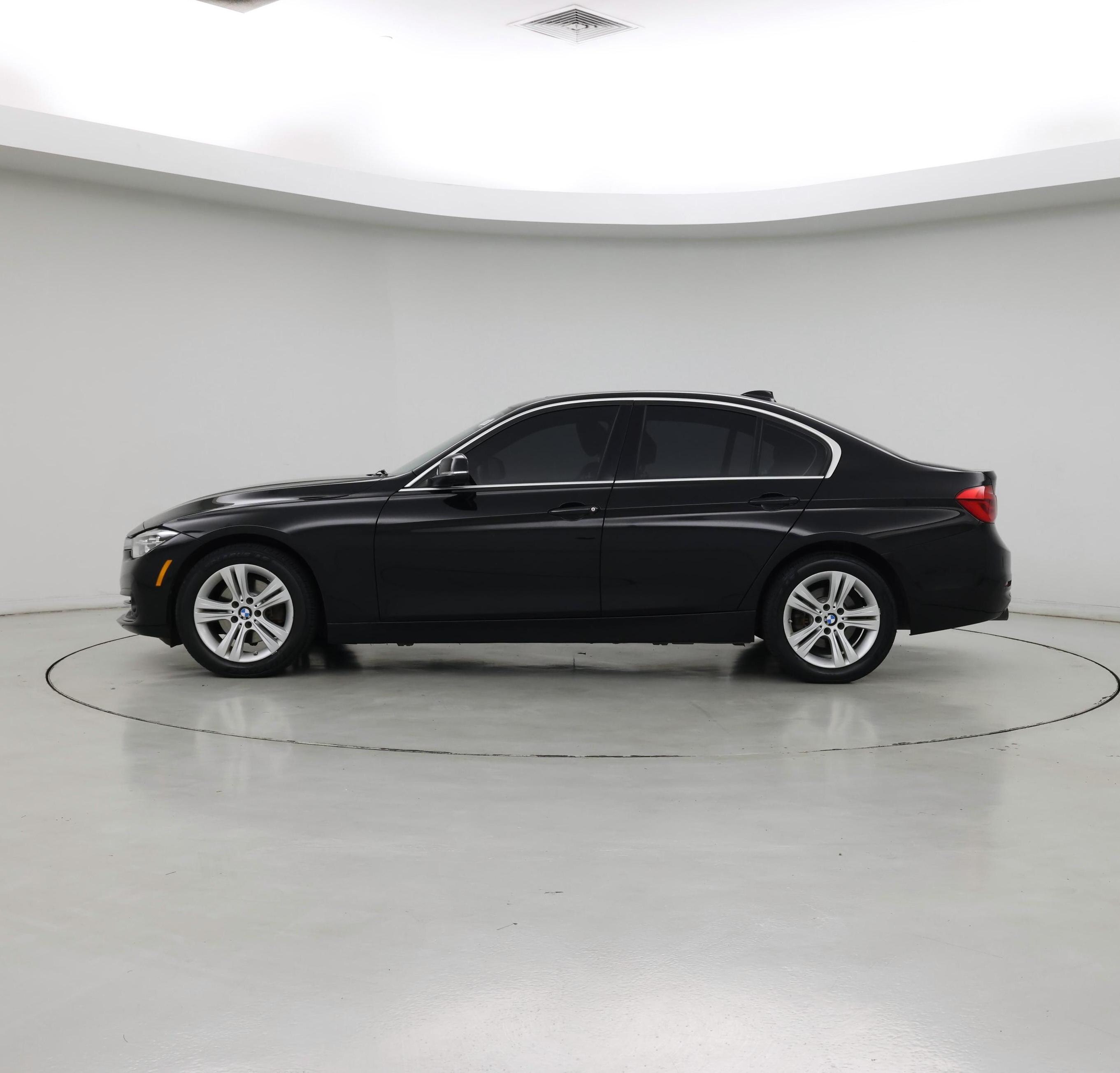 Thumbnail: 2018 BMW 3 Series - 3