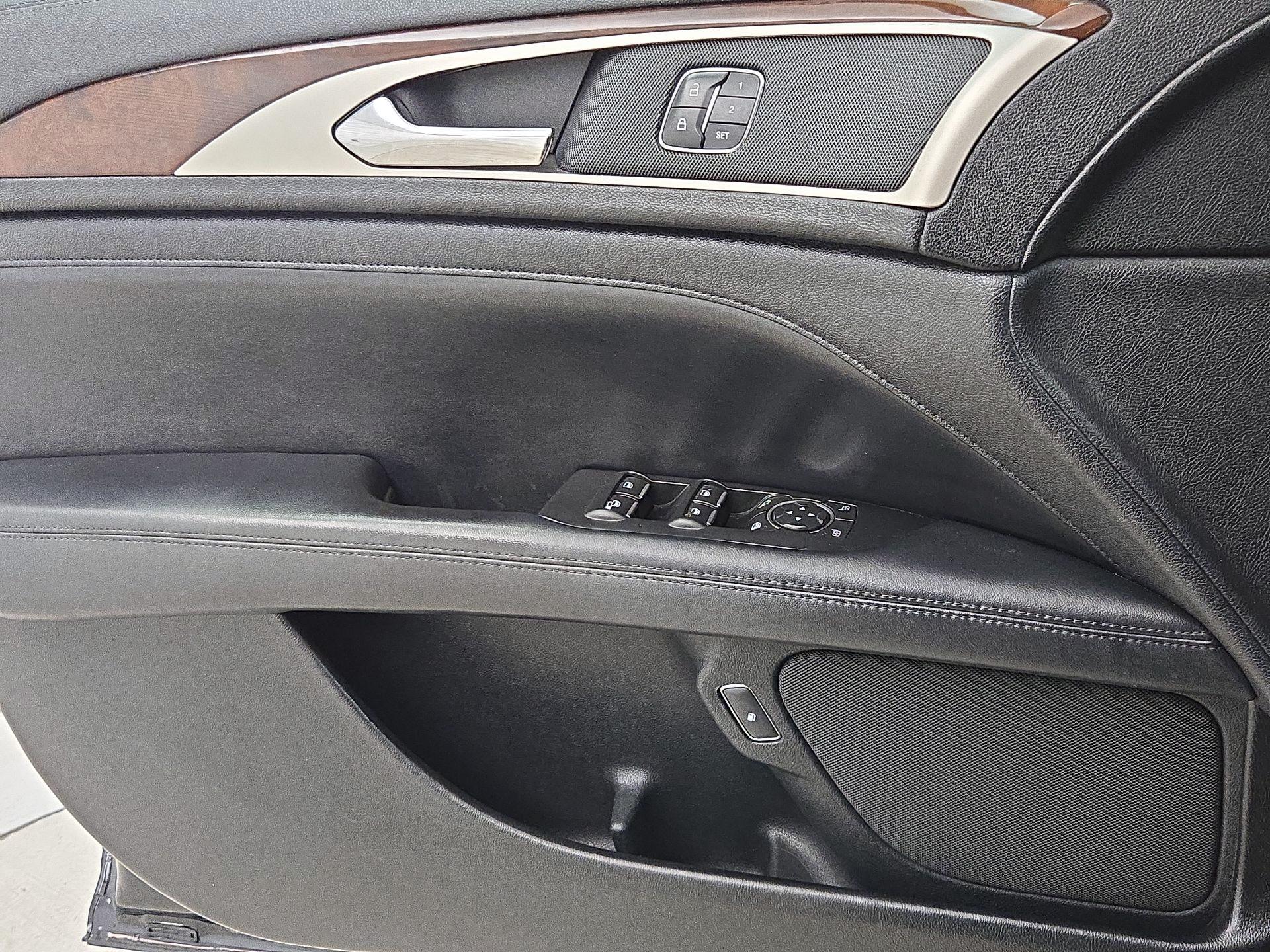 Thumbnail: 2017 Lincoln MKZ - 12