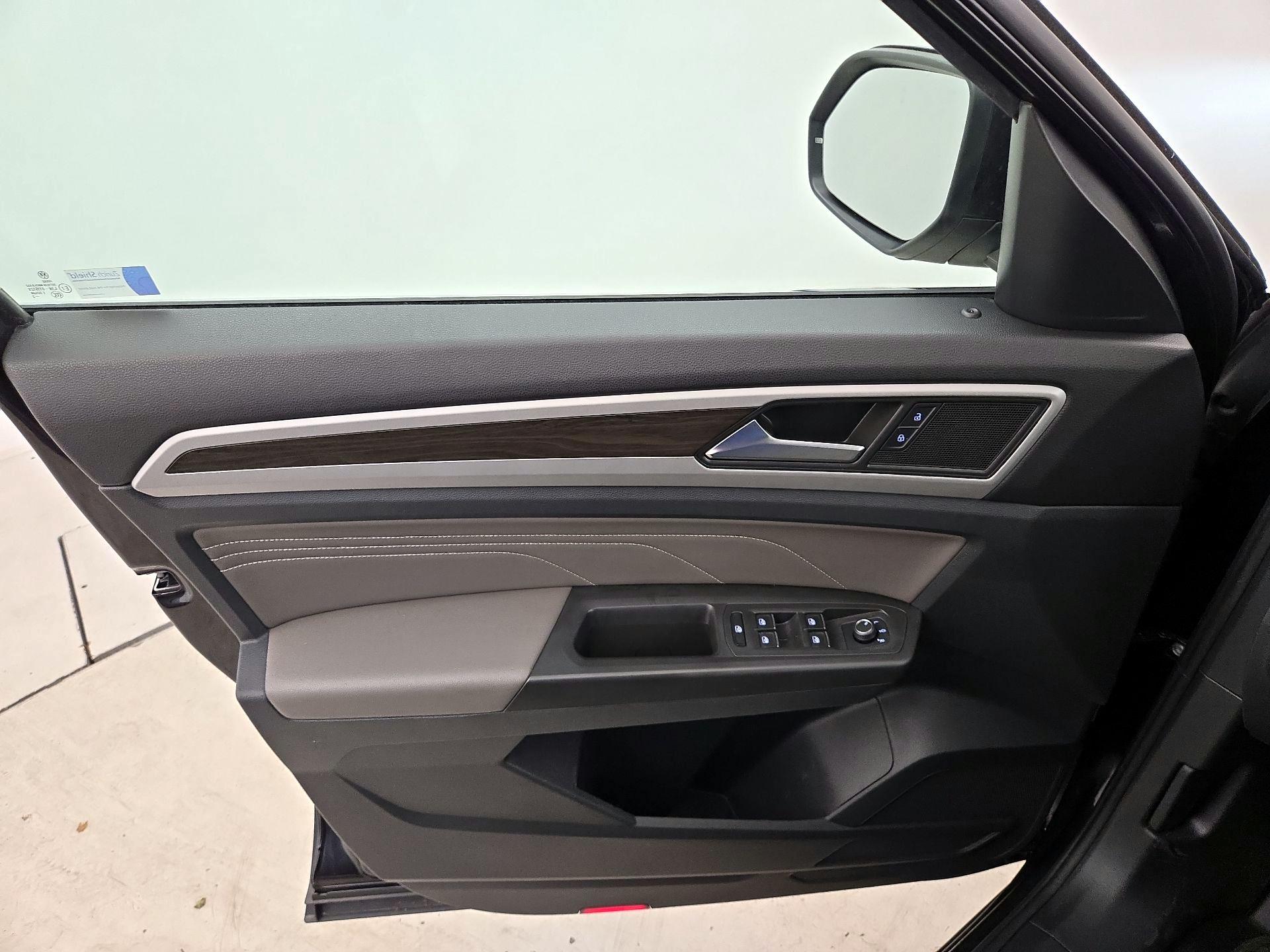 Thumbnail: 2022 Volkswagen Atlas - 12