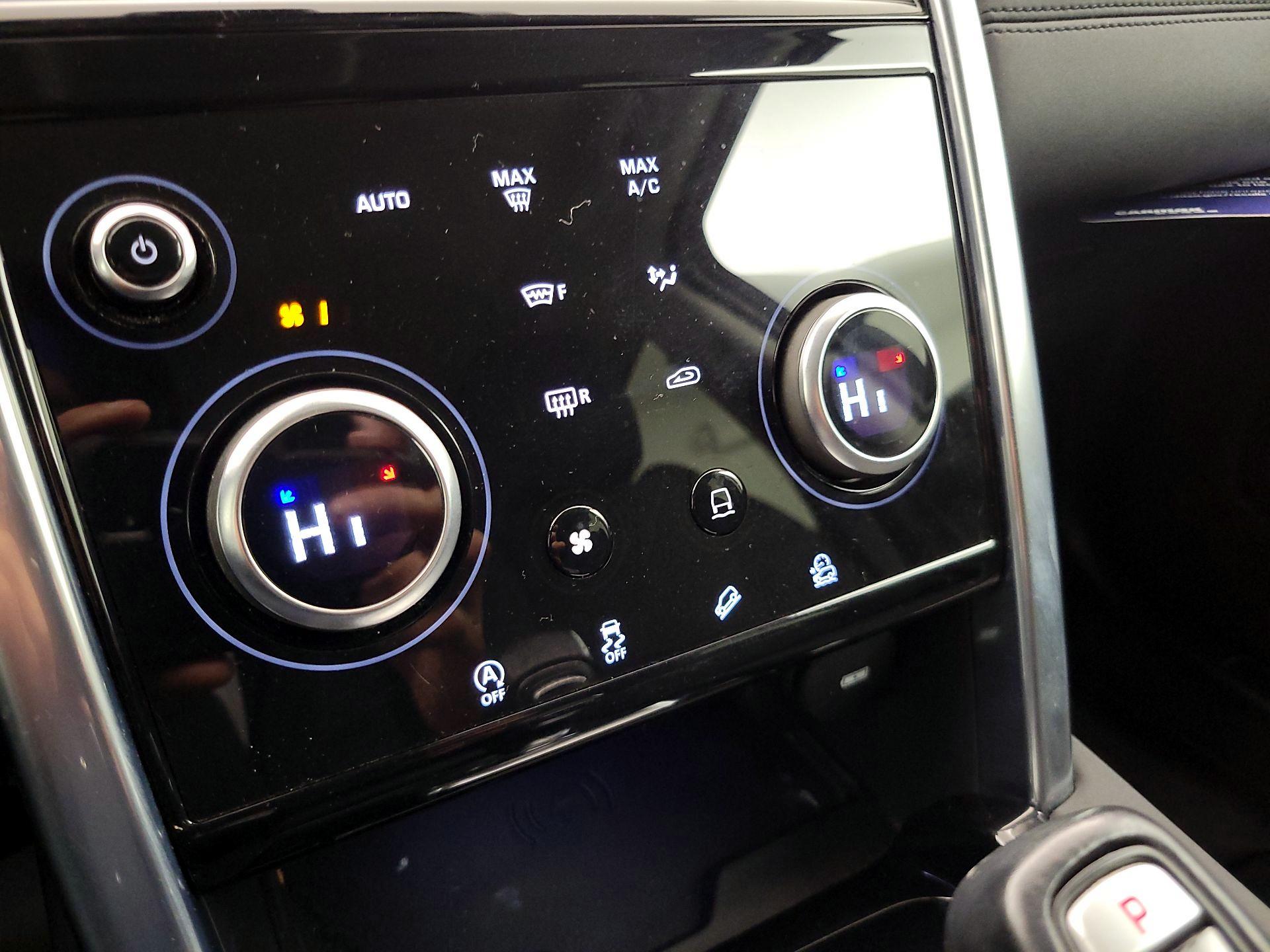 Thumbnail: 2020 Land Rover Discovery Sport - 16