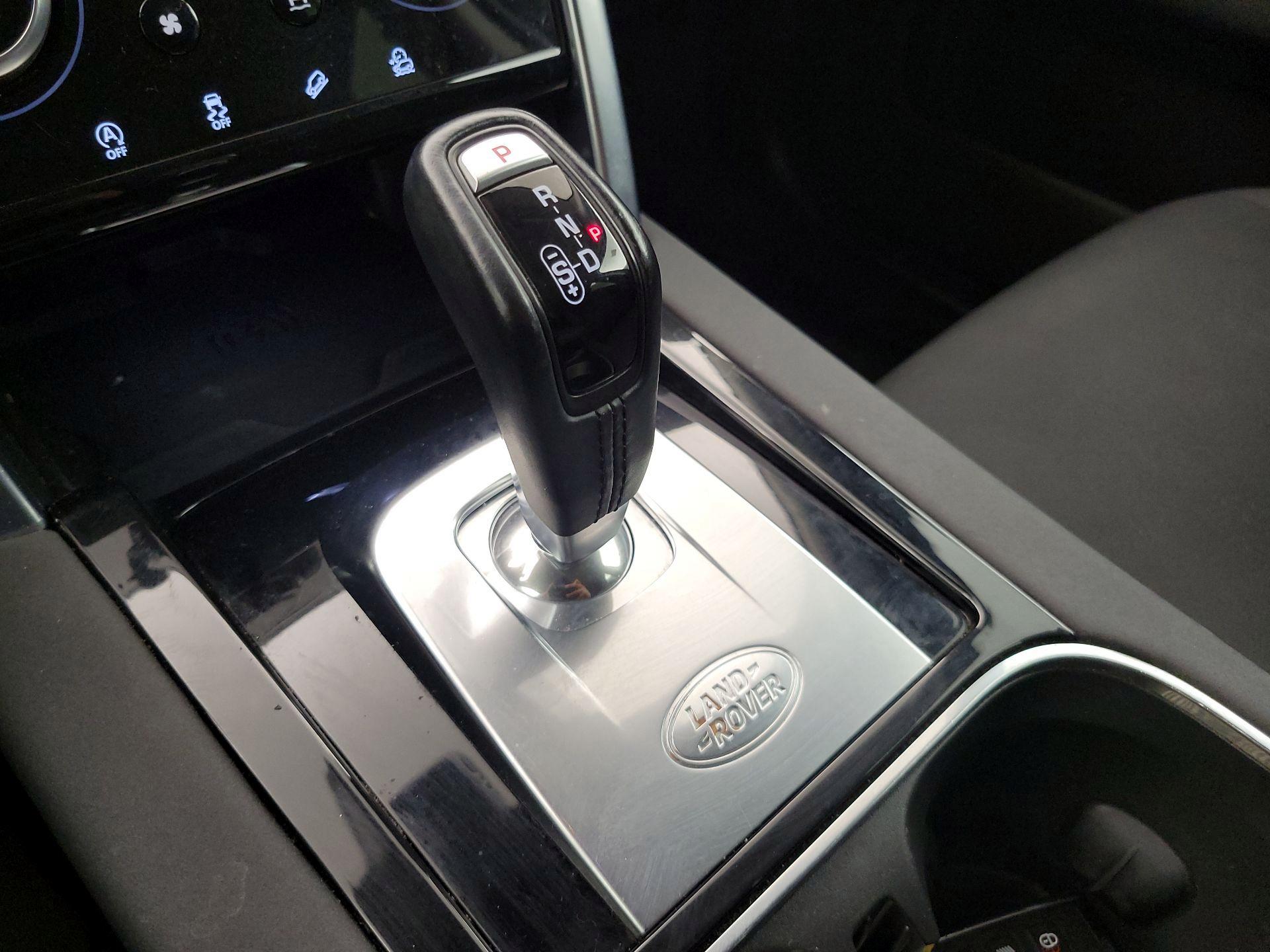 Thumbnail: 2020 Land Rover Discovery Sport - 17