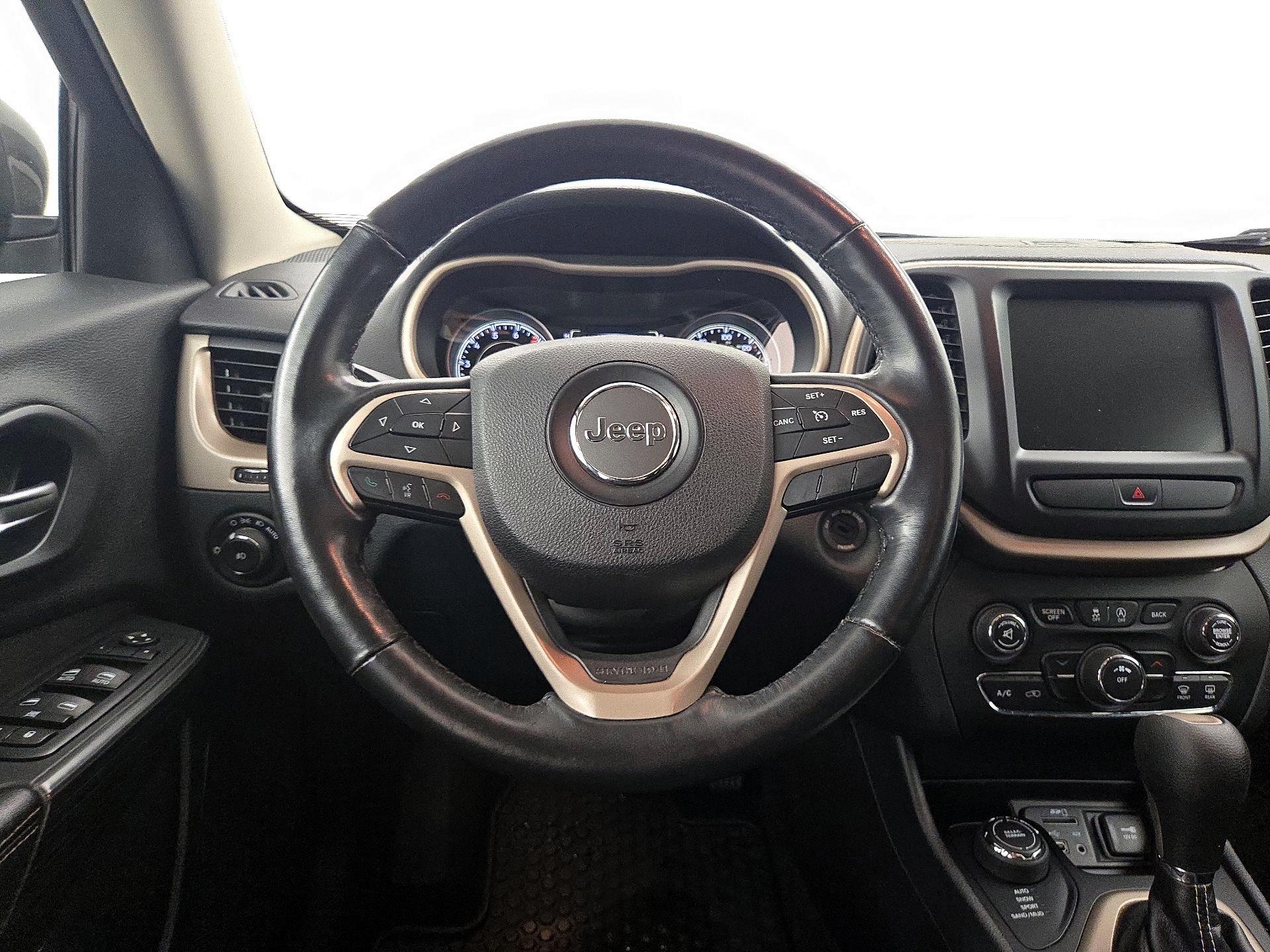 Thumbnail: 2016 Jeep Cherokee - 10