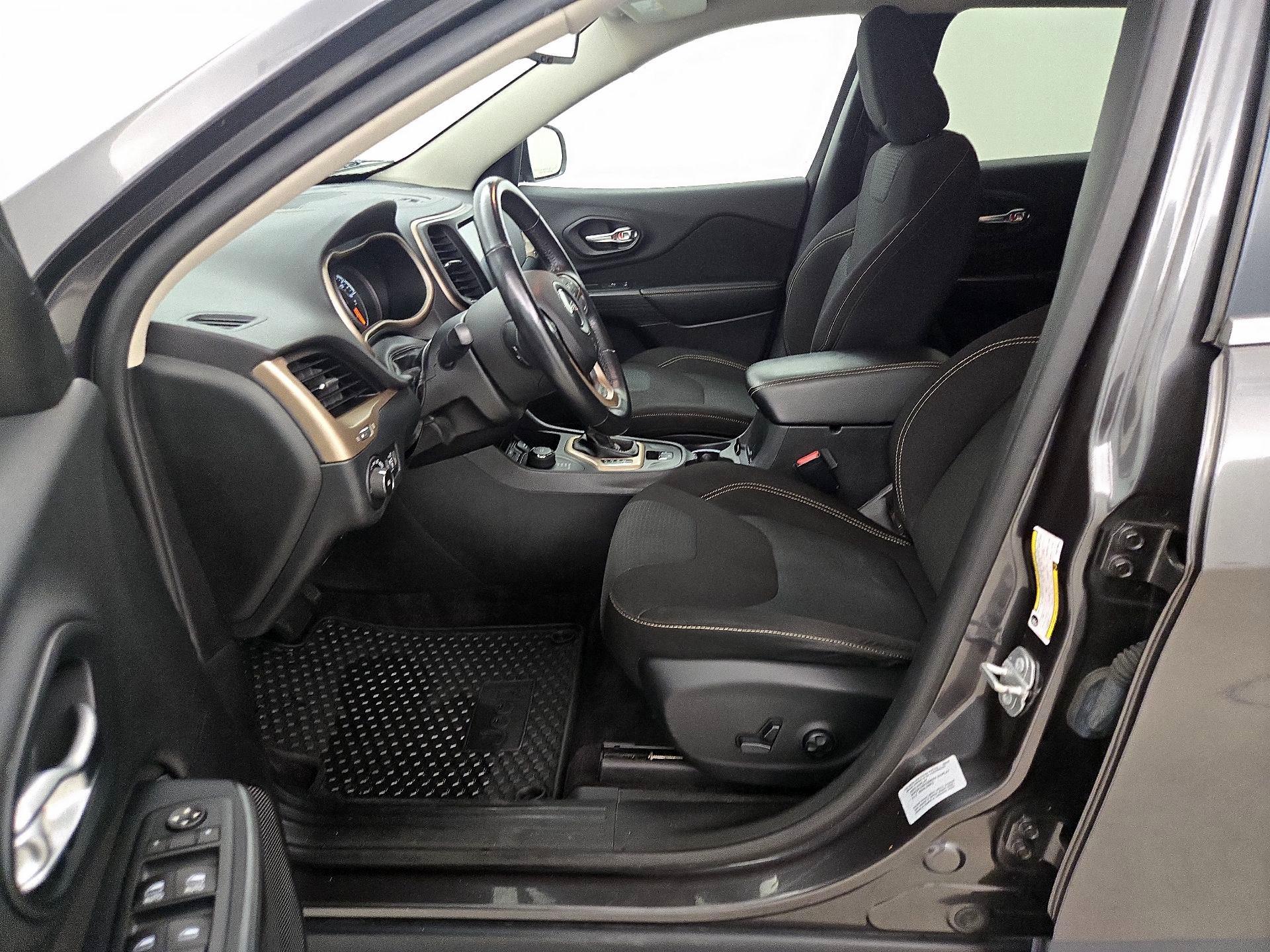 Thumbnail: 2016 Jeep Cherokee - 11