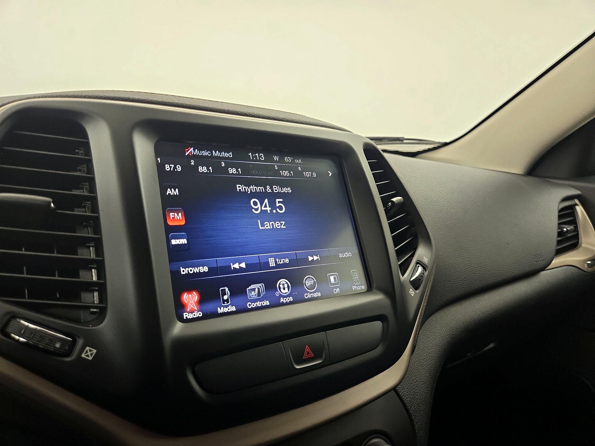 Thumbnail: 2016 Jeep Cherokee - 15