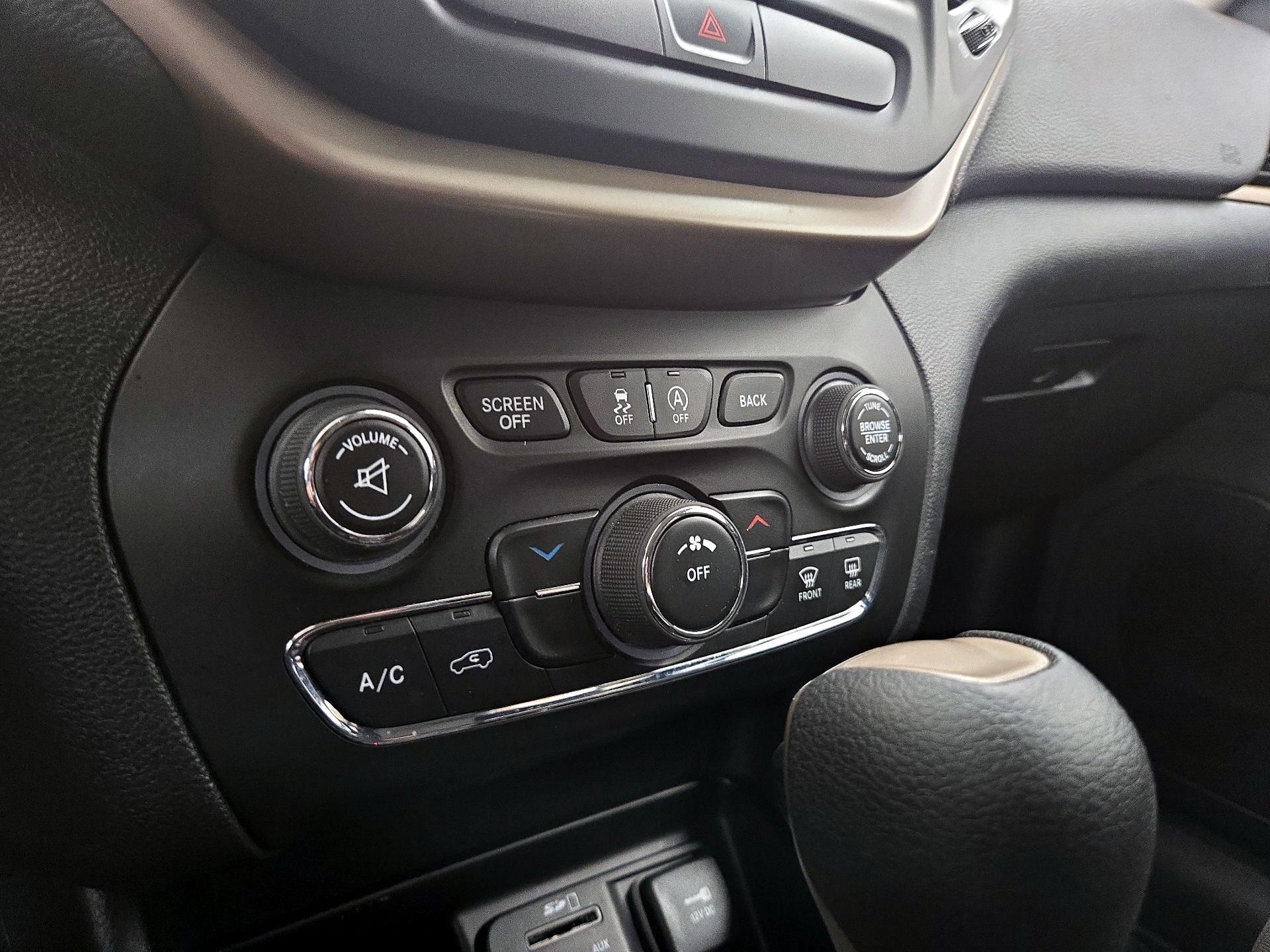 Thumbnail: 2016 Jeep Cherokee - 16