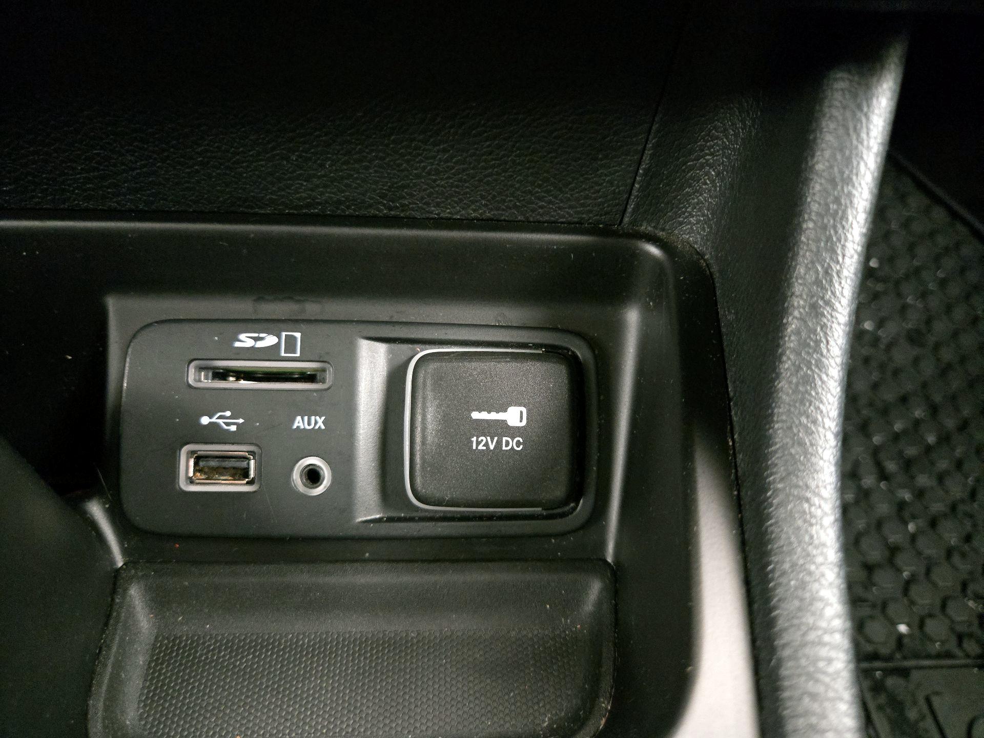 Thumbnail: 2016 Jeep Cherokee - 18