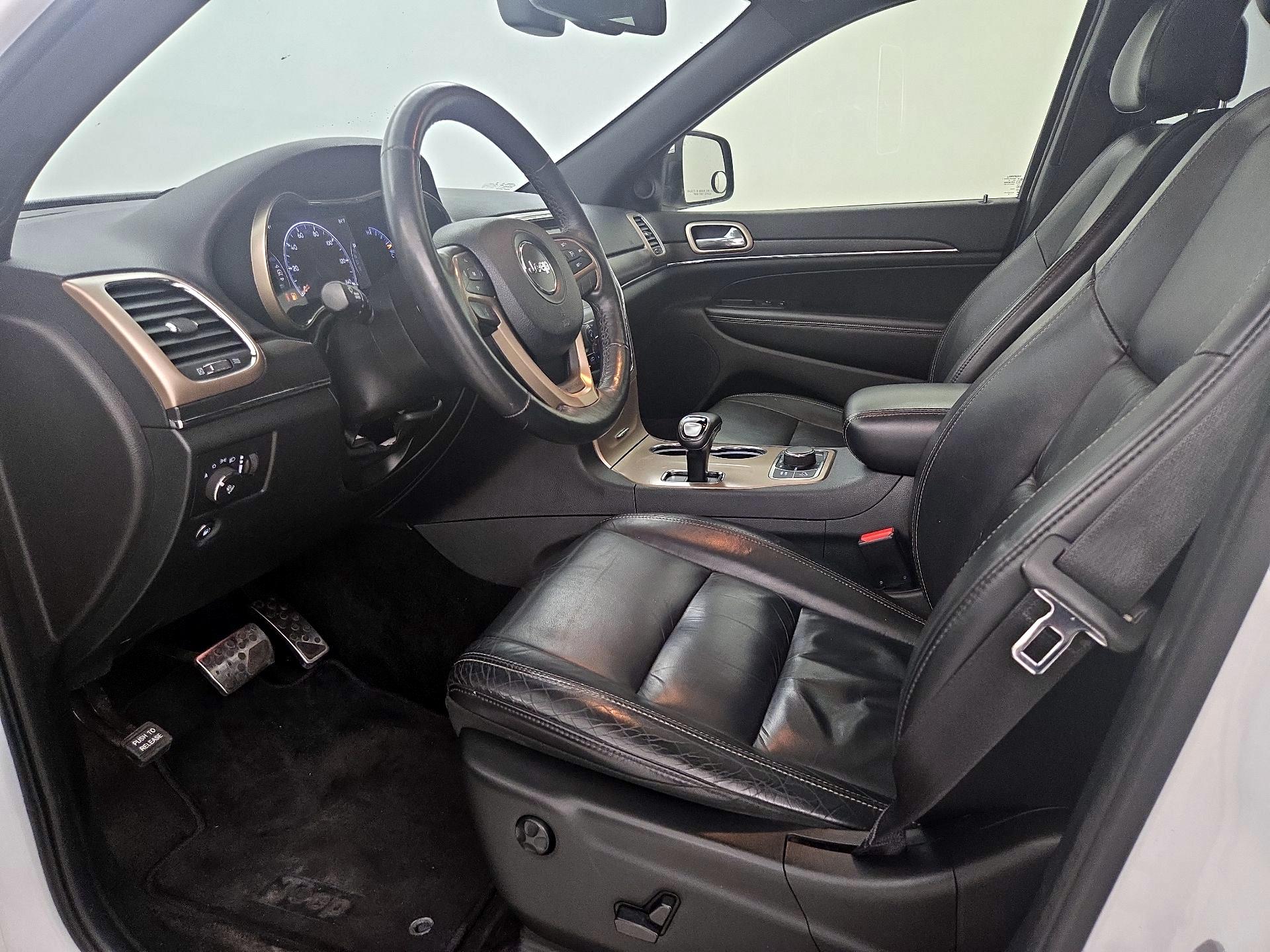Thumbnail: 2015 Jeep Grand Cherokee - 11