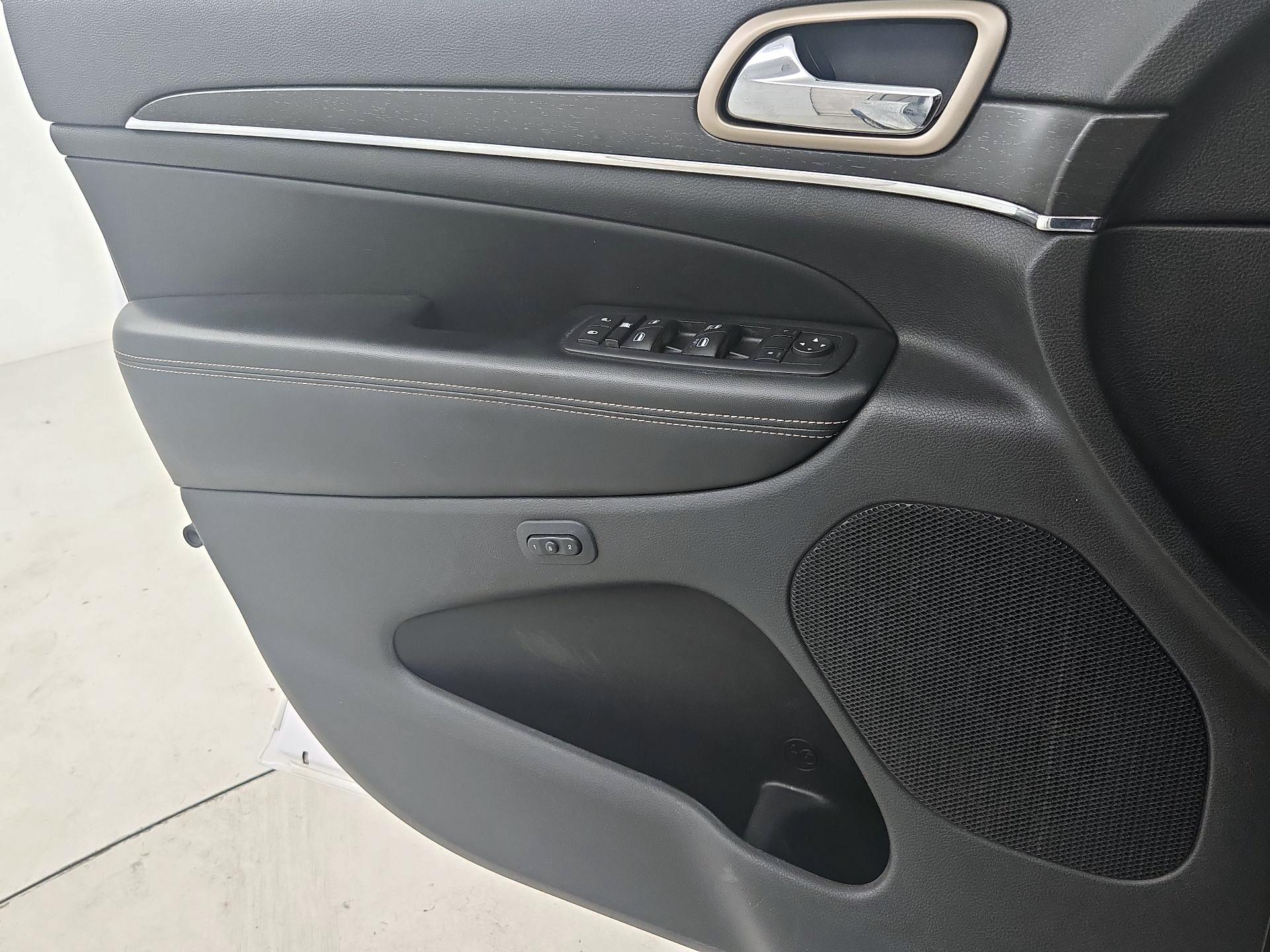 Thumbnail: 2015 Jeep Grand Cherokee - 12