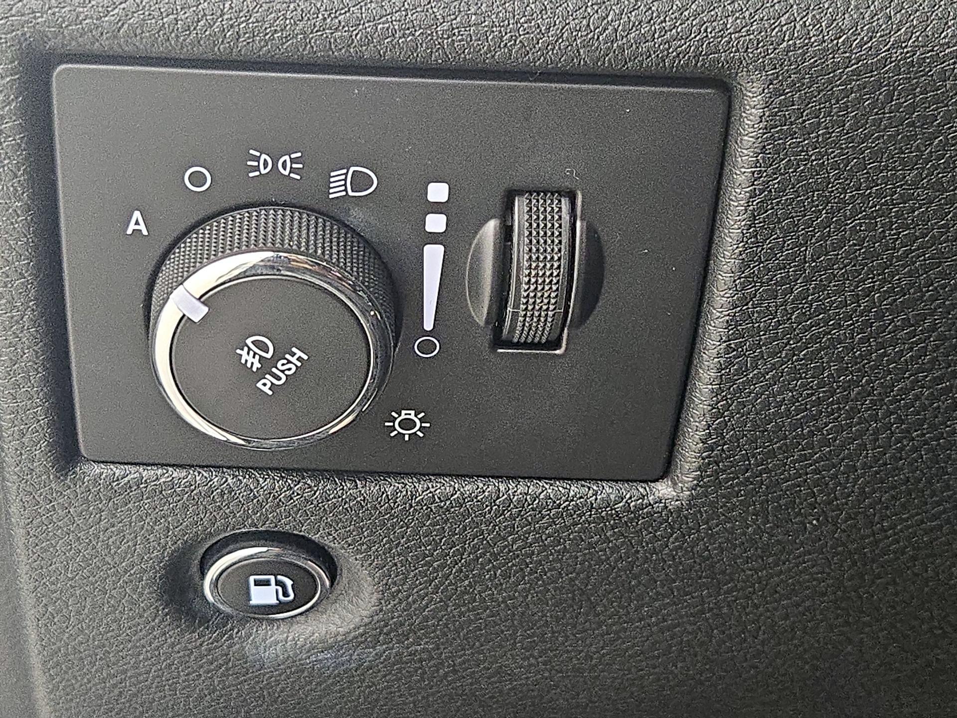 Thumbnail: 2015 Jeep Grand Cherokee - 13