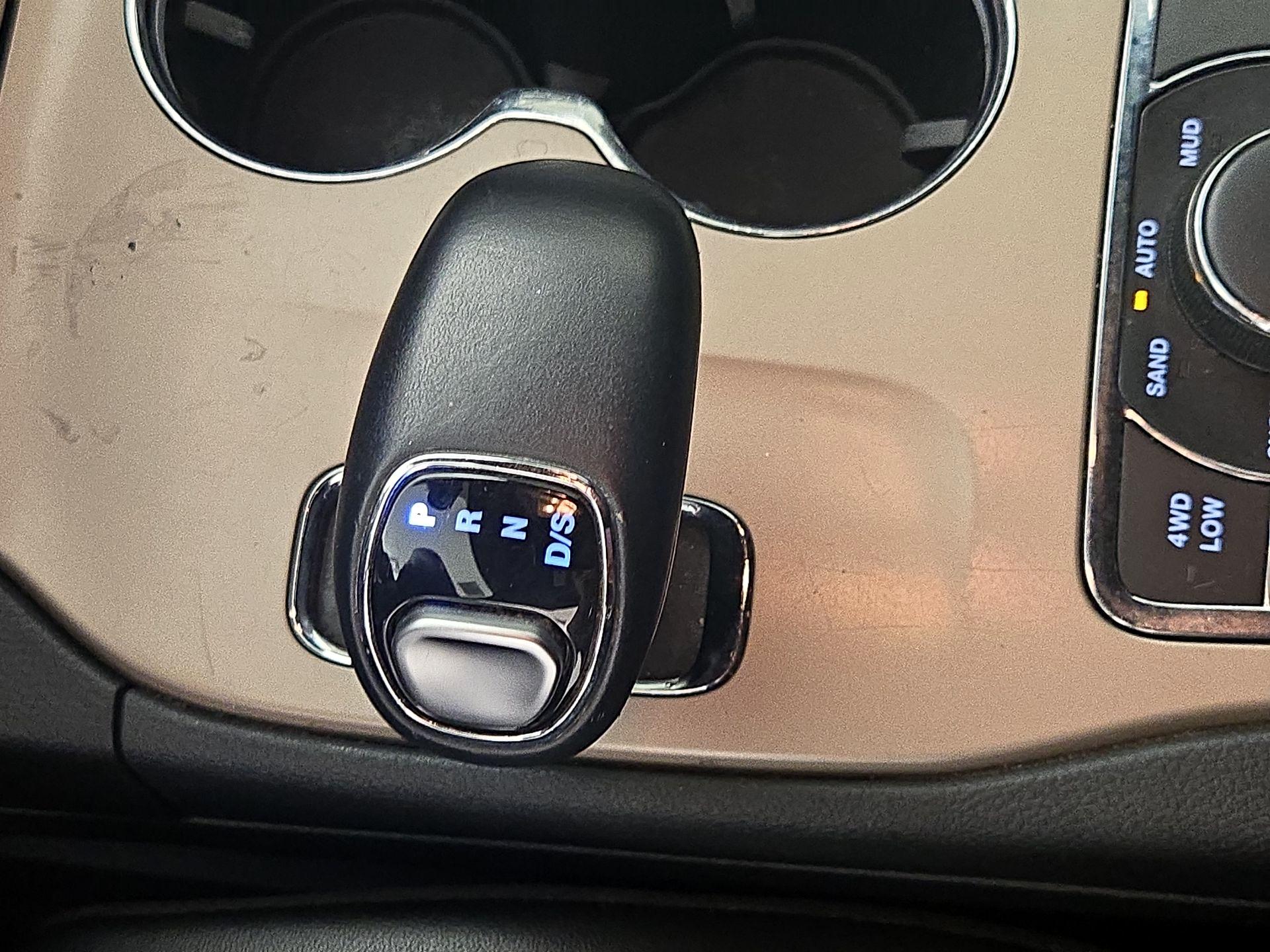 Thumbnail: 2015 Jeep Grand Cherokee - 18