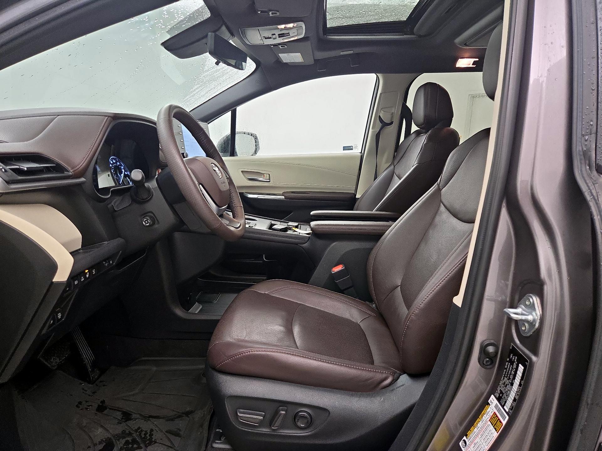Thumbnail: 2022 Toyota Sienna - 11