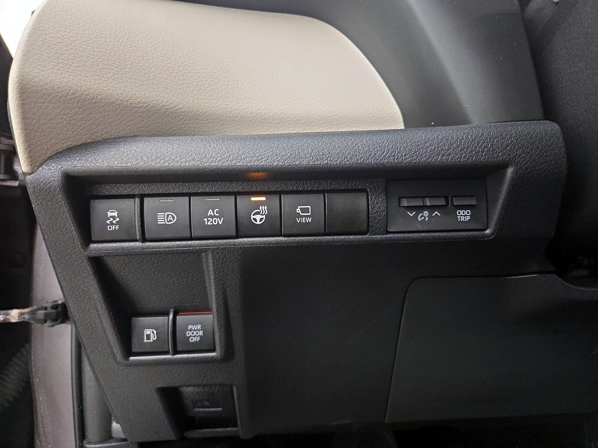 Thumbnail: 2022 Toyota Sienna - 13