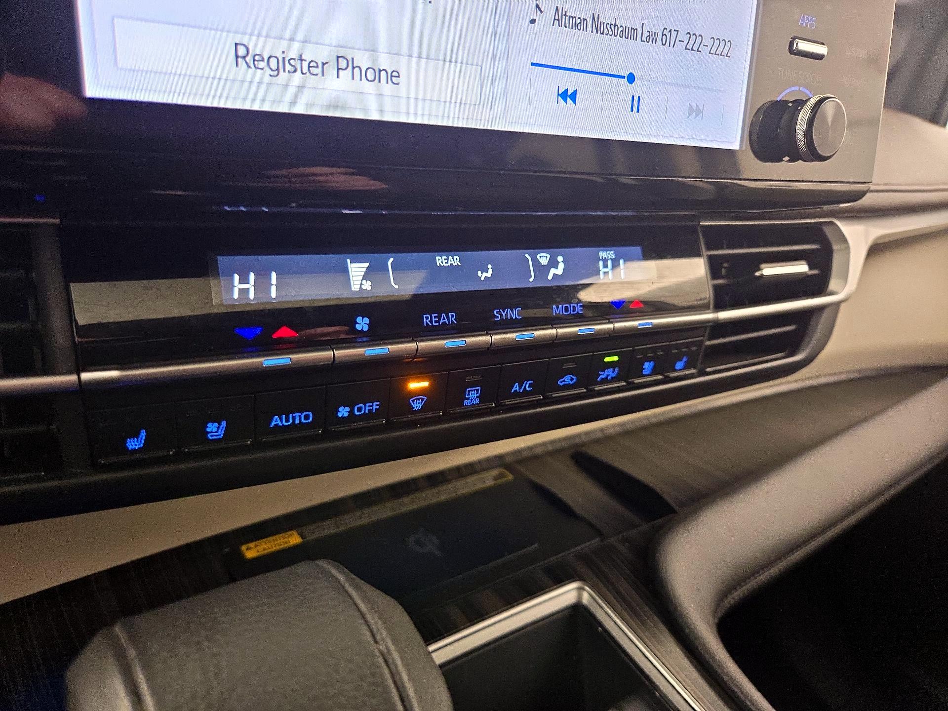Thumbnail: 2022 Toyota Sienna - 16