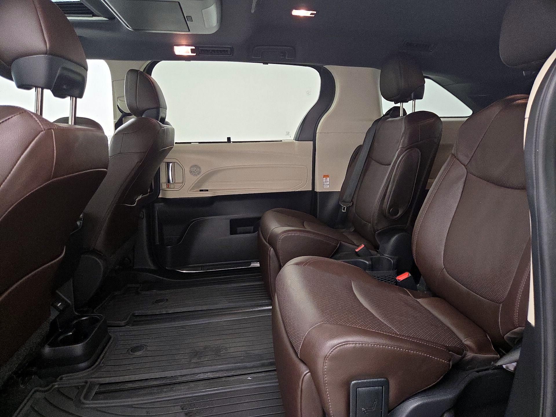 Thumbnail: 2022 Toyota Sienna - 20