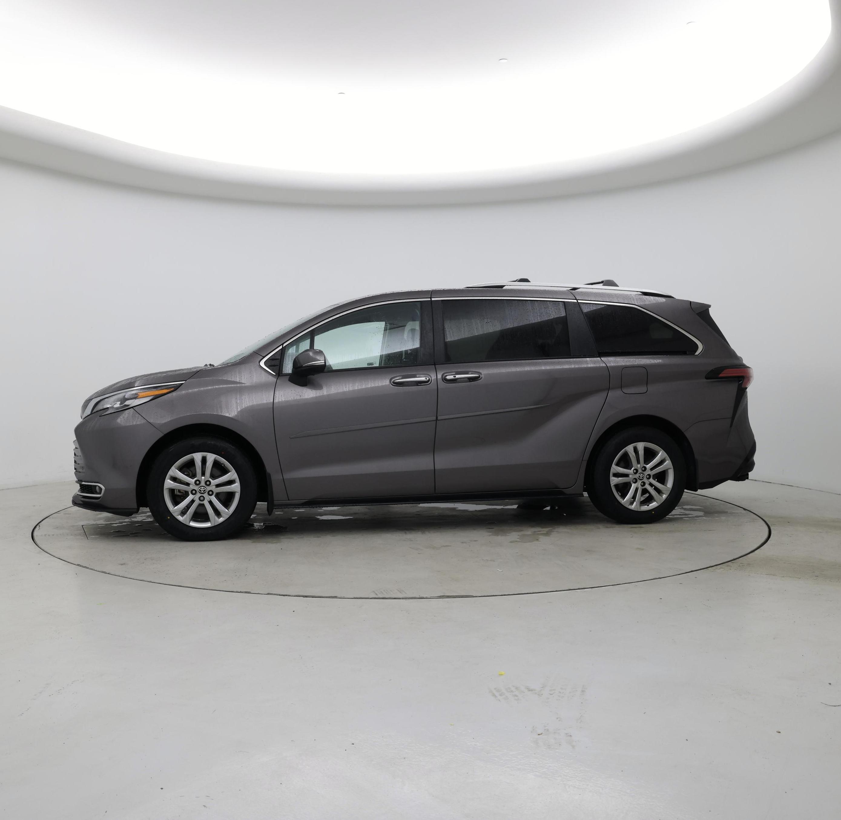 Thumbnail: 2022 Toyota Sienna - 3