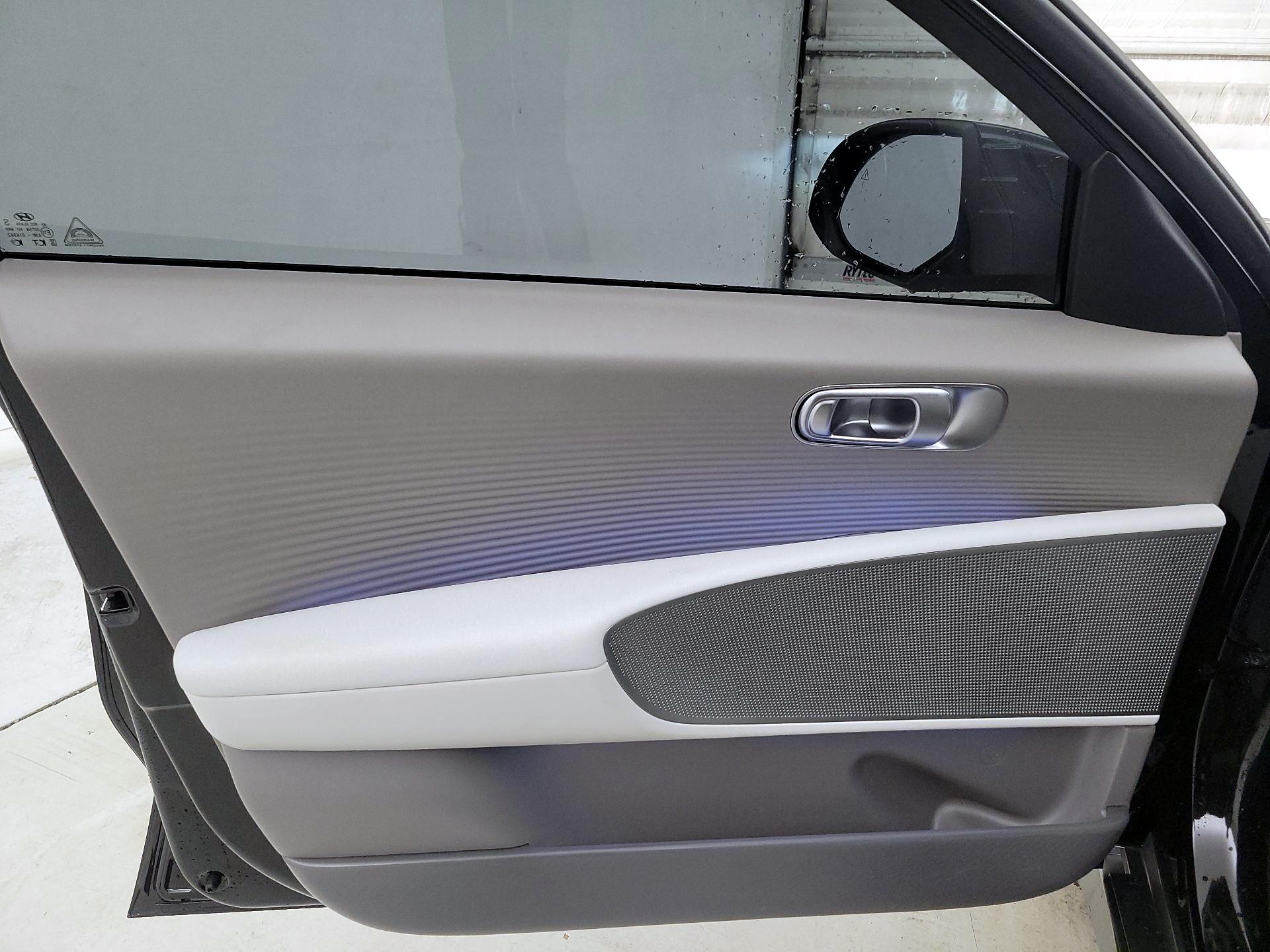 Thumbnail: 2023 Hyundai Ioniq 6 - 12