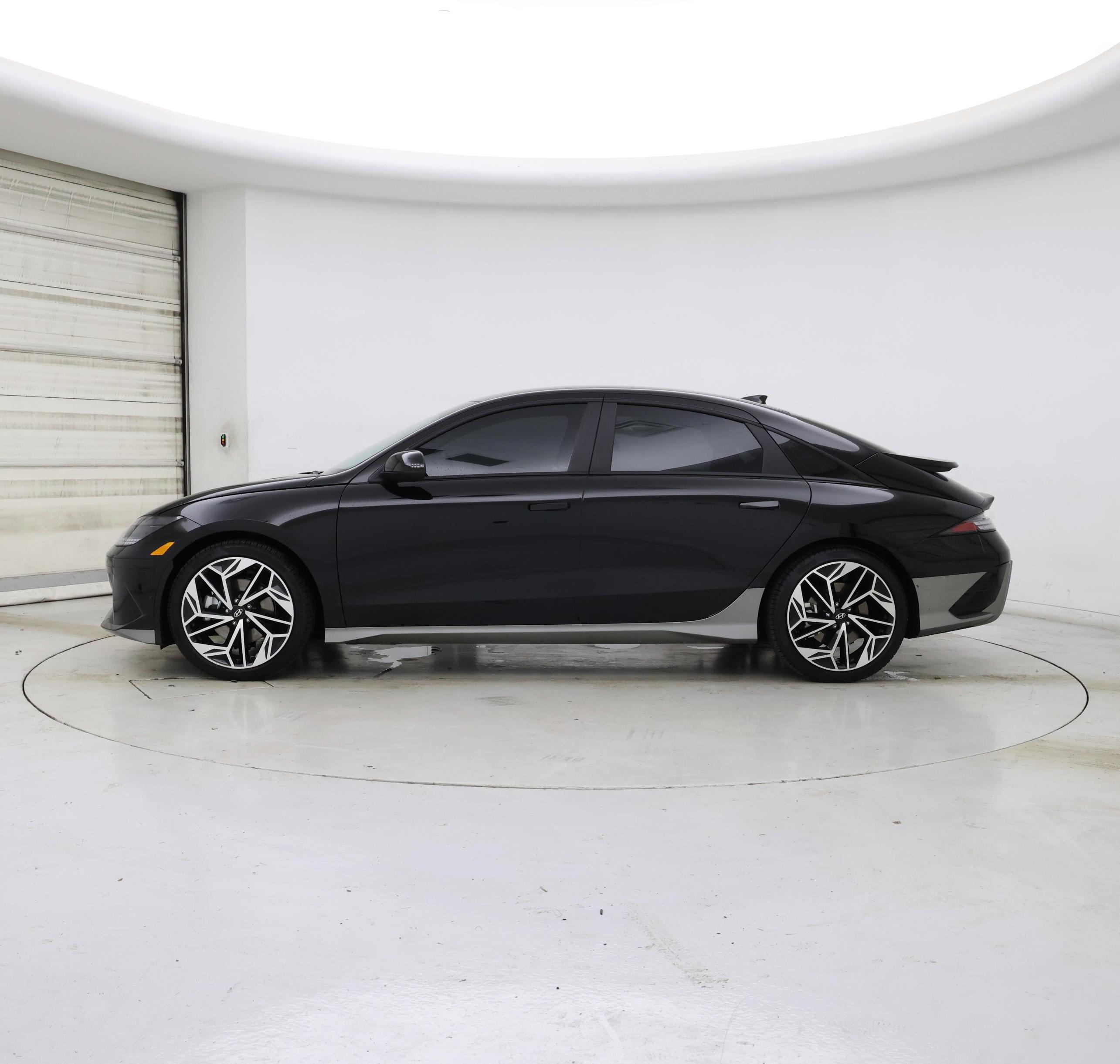 Thumbnail: 2023 Hyundai Ioniq 6 - 3