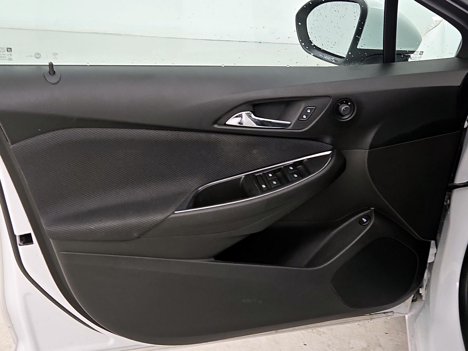 Thumbnail: 2018 Chevrolet Cruze - 12