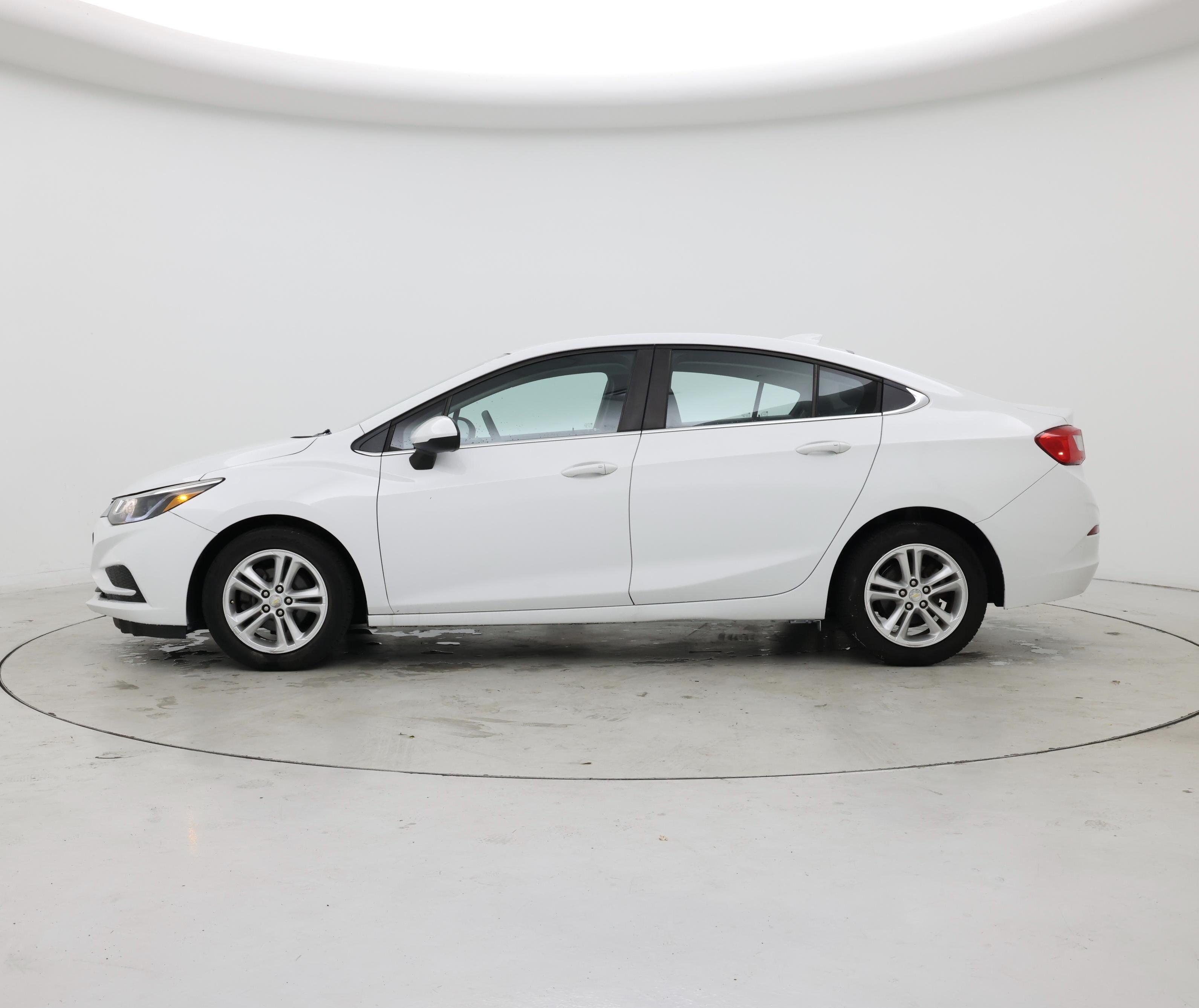 Thumbnail: 2018 Chevrolet Cruze - 3