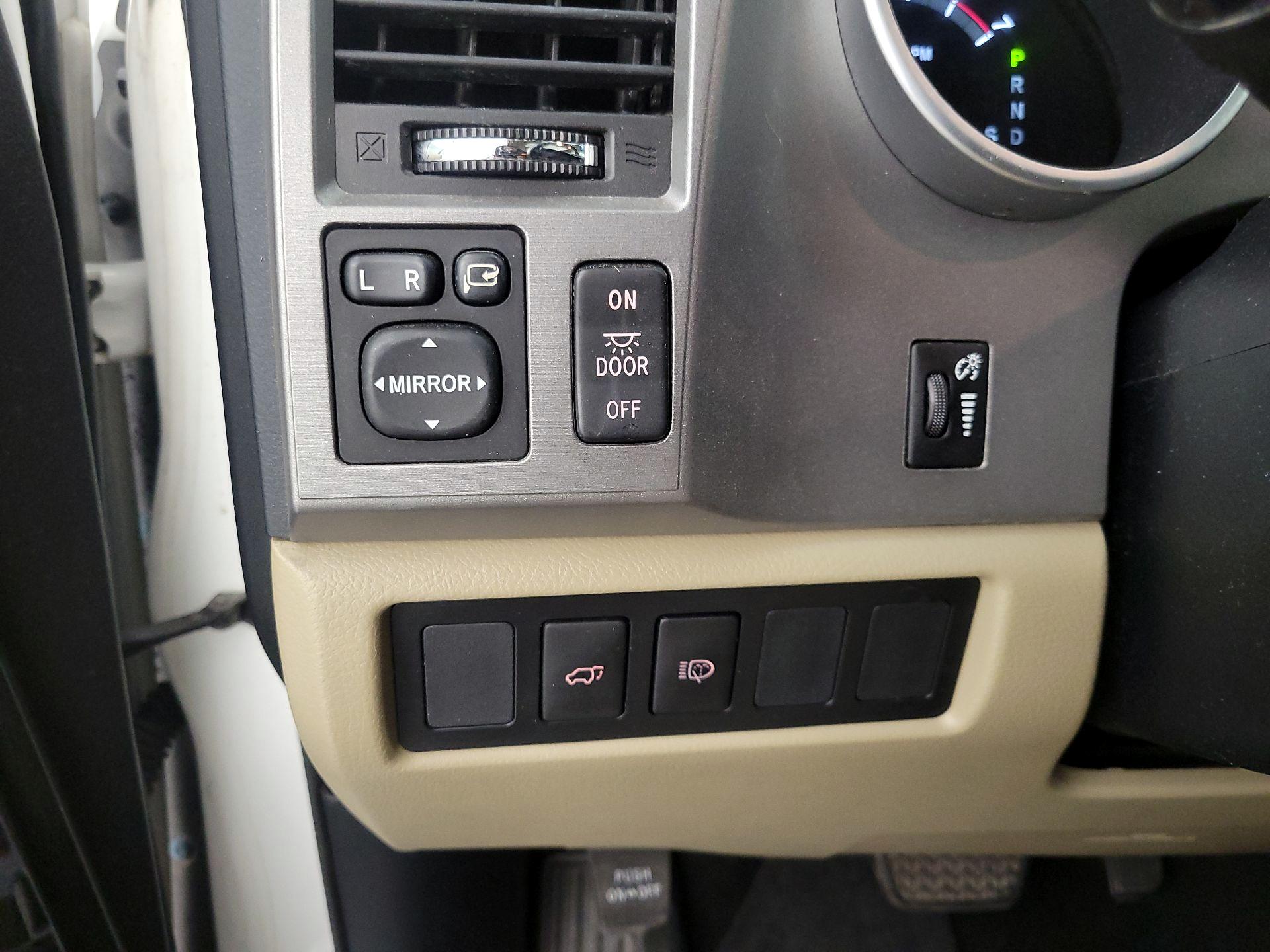 Thumbnail: 2014 Toyota Sequoia - 13