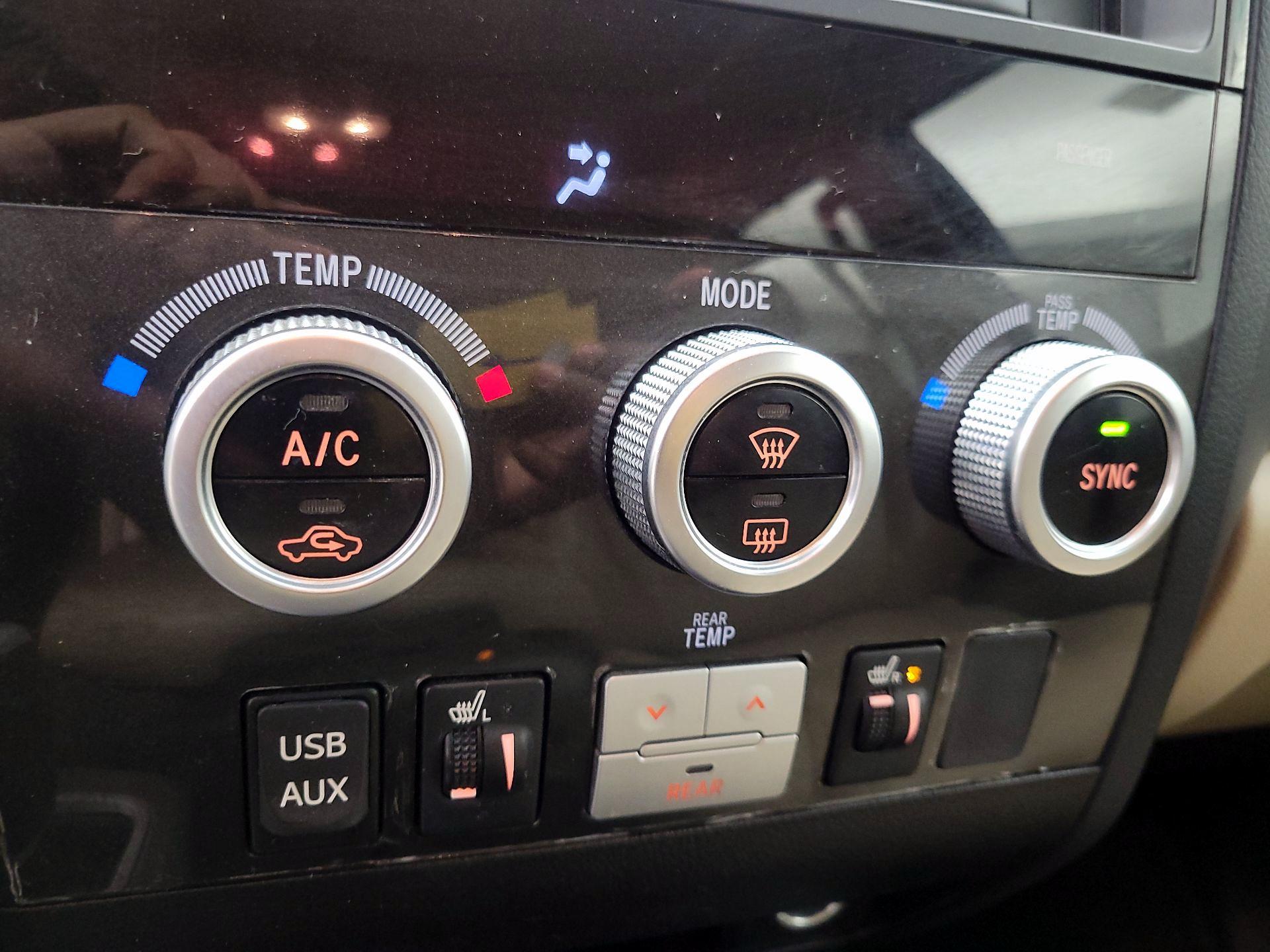 Thumbnail: 2014 Toyota Sequoia - 16