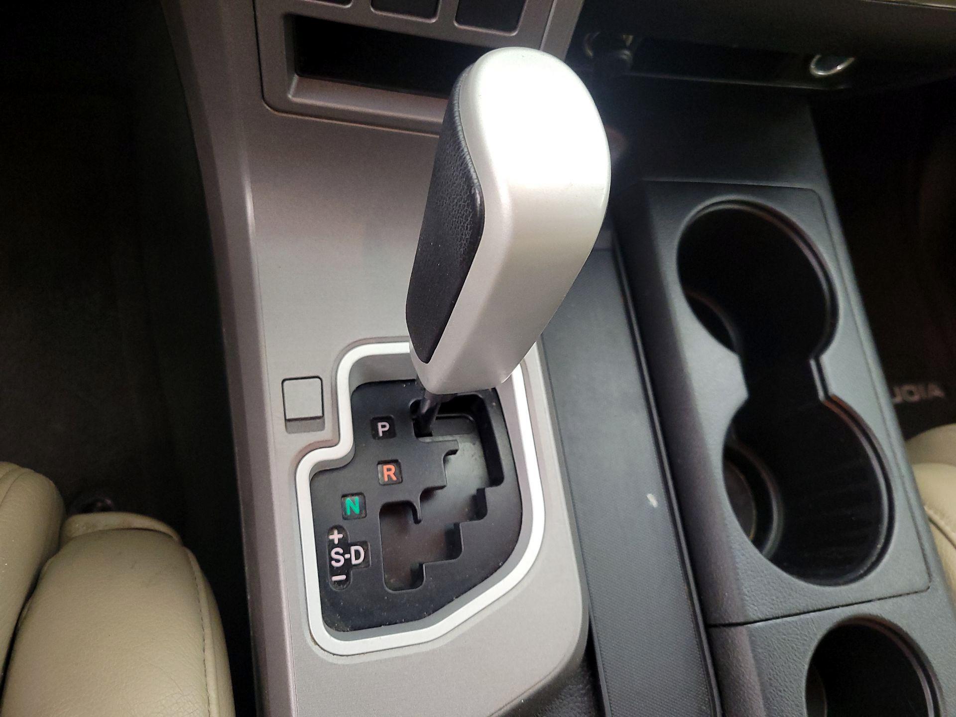 Thumbnail: 2014 Toyota Sequoia - 17