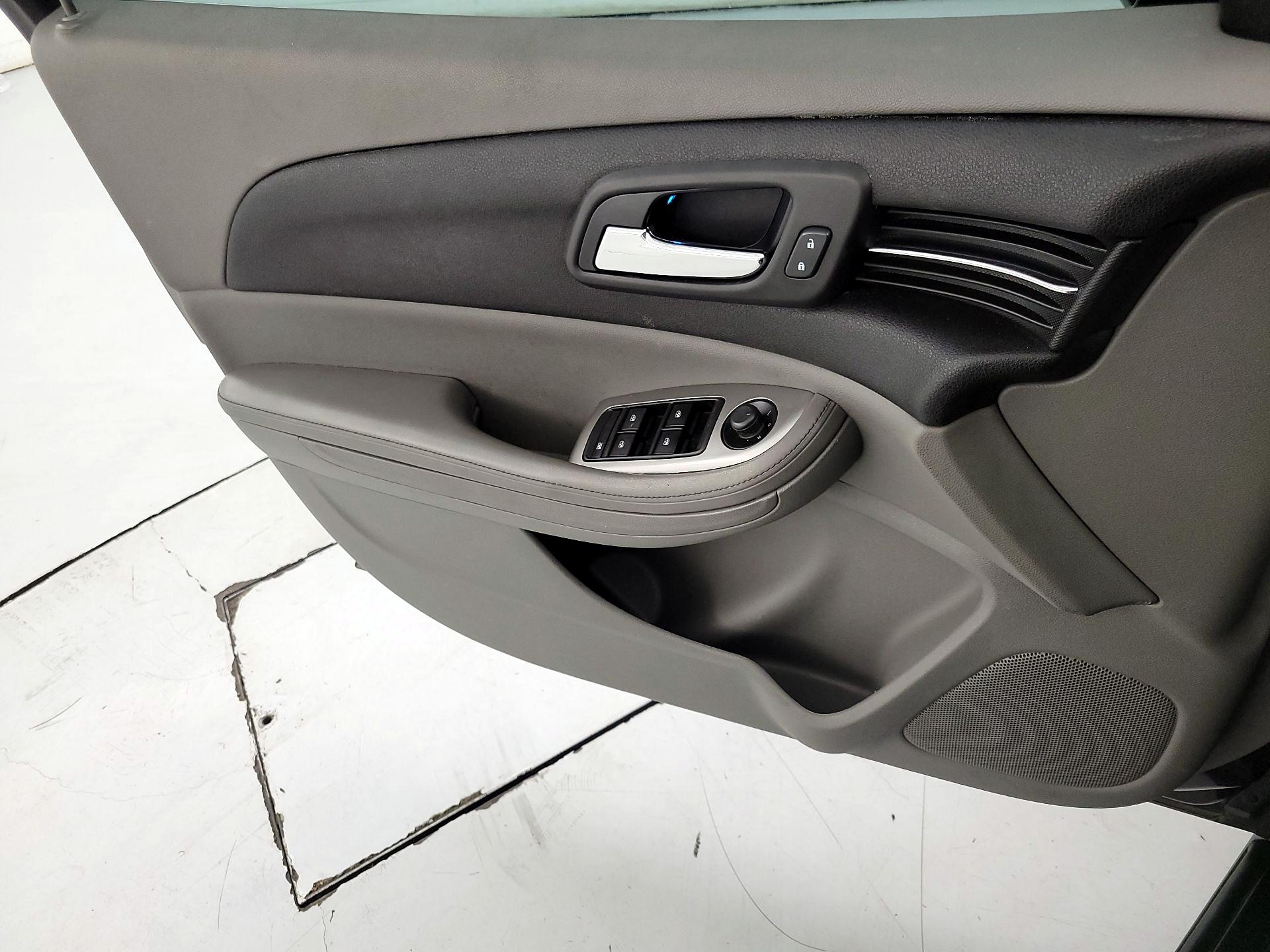 Thumbnail: 2016 Chevrolet Malibu - 12