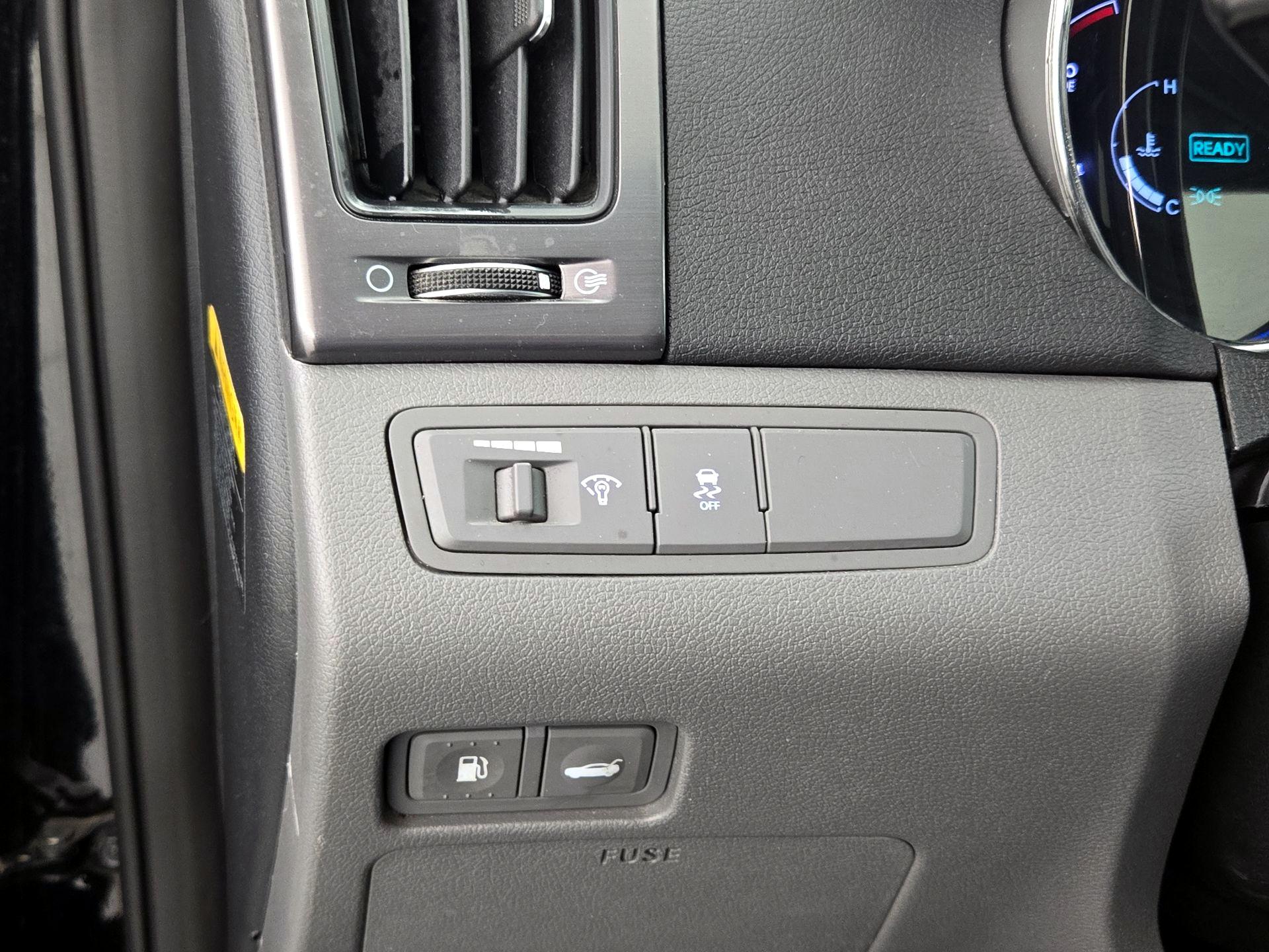 Thumbnail: 2014 Hyundai Sonata - 13