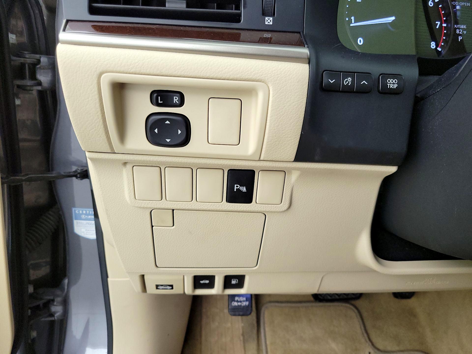 Thumbnail: 2013 Lexus ES - 13
