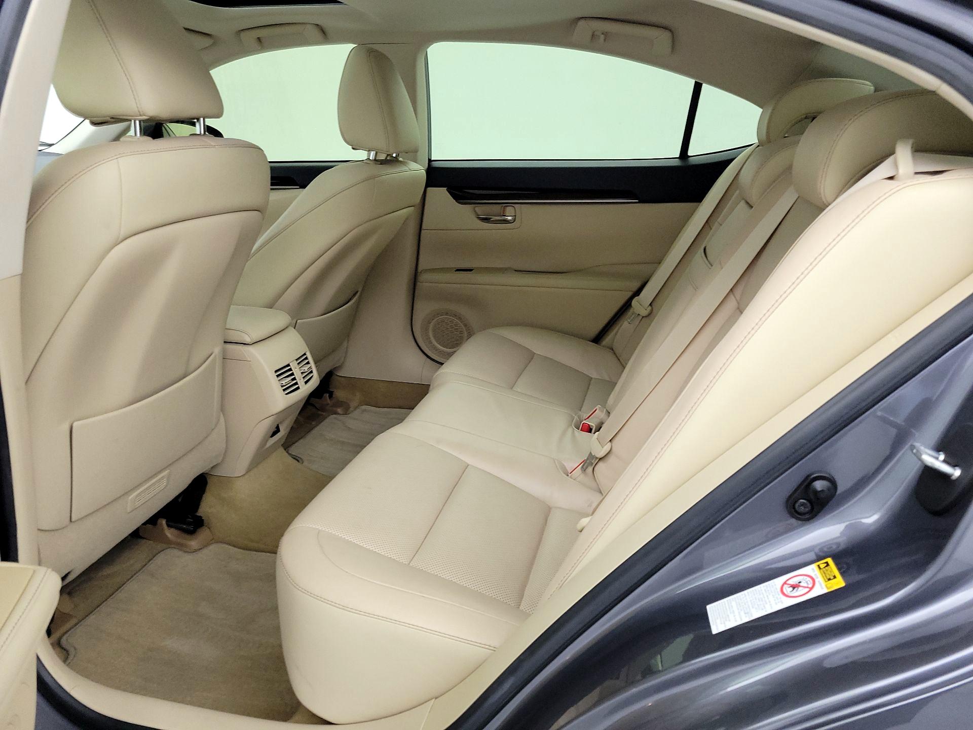Thumbnail: 2013 Lexus ES - 20