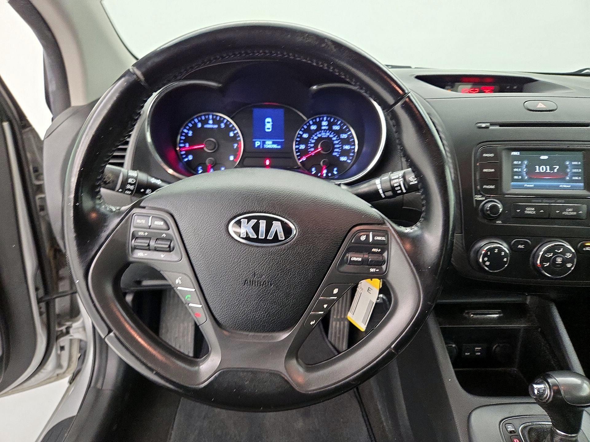 Thumbnail: 2016 Kia Forte - 10