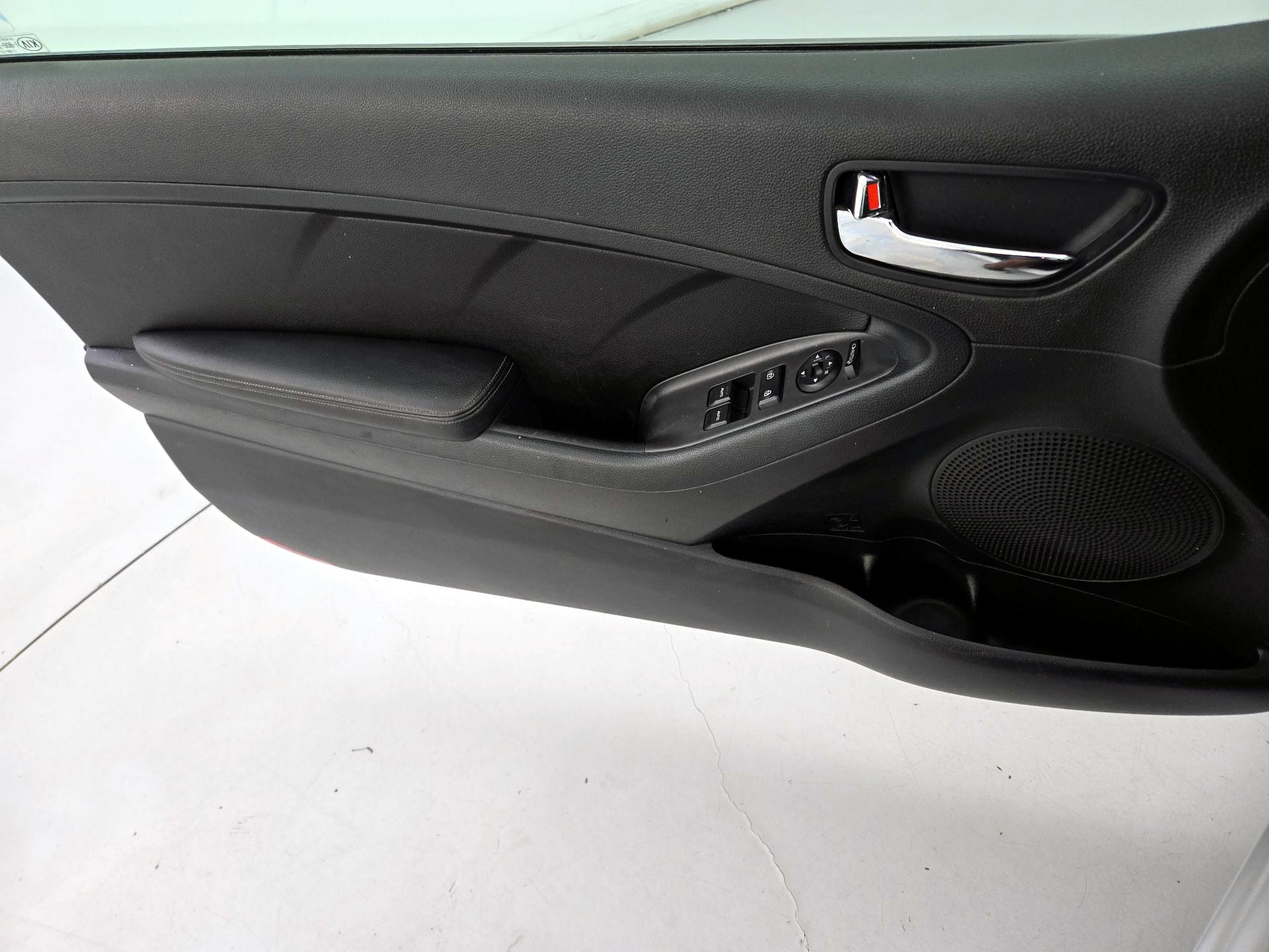 Thumbnail: 2016 Kia Forte - 12